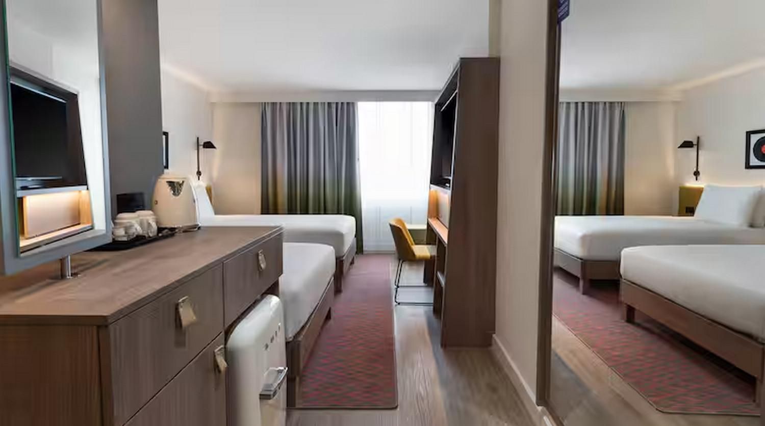 Queen Room with Sofa Bed and View