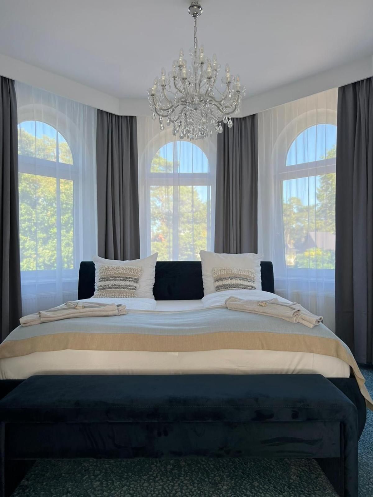 Two-Bedroom Deluxe Apartment with Balcony