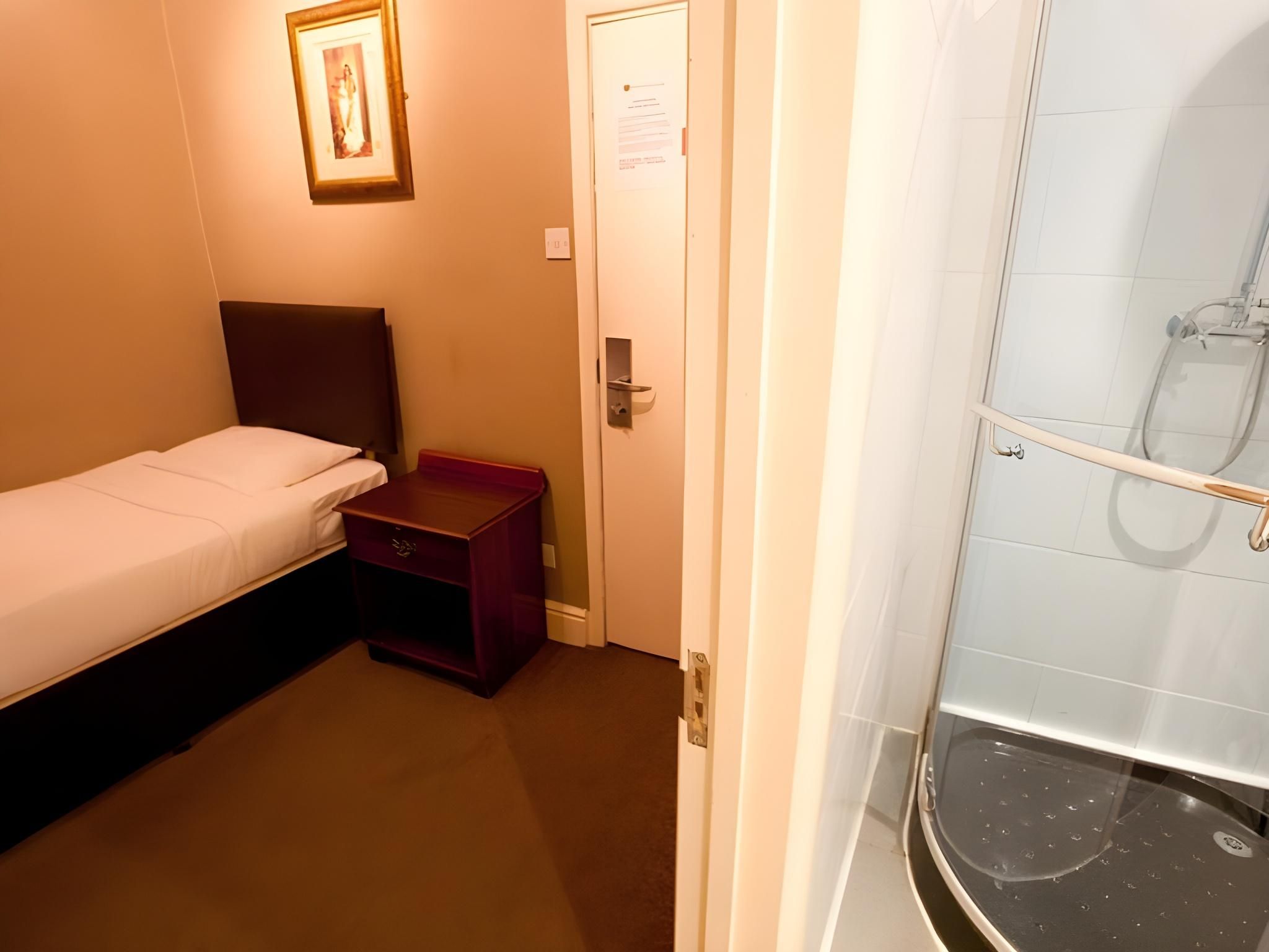 Basic Twin Room with Shared Bathroom