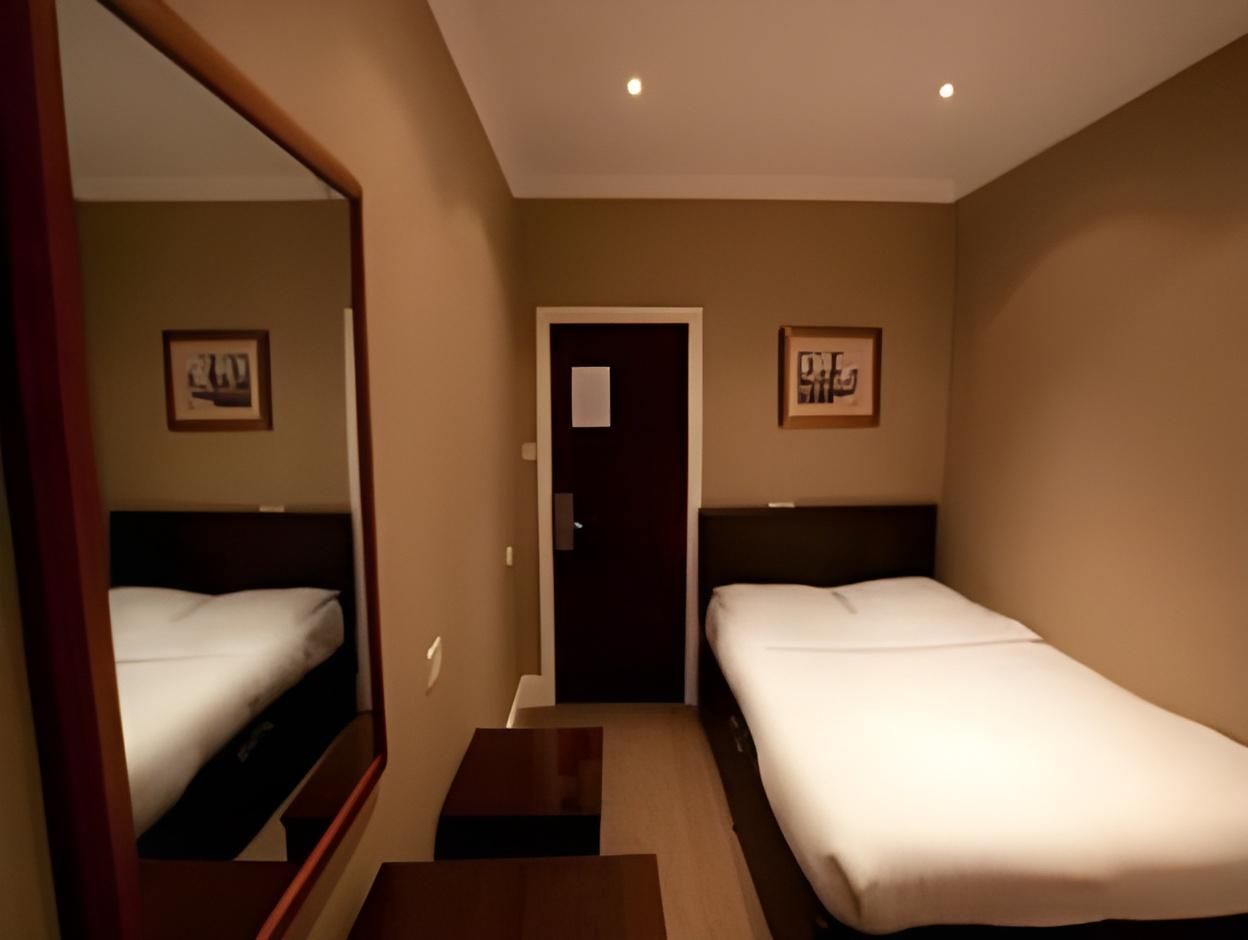 Newham Hotel Basic Single Room