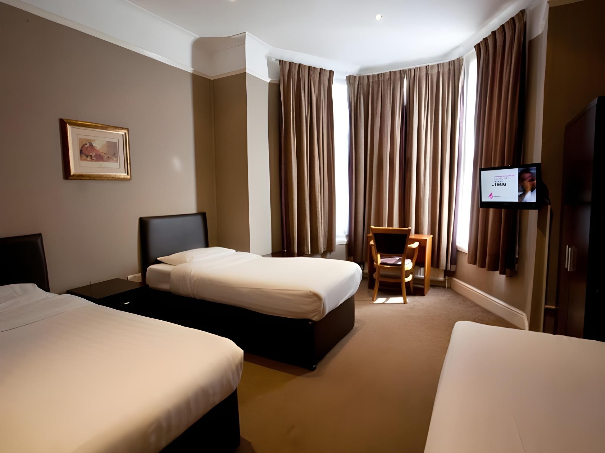 Newham Hotel Triple Room