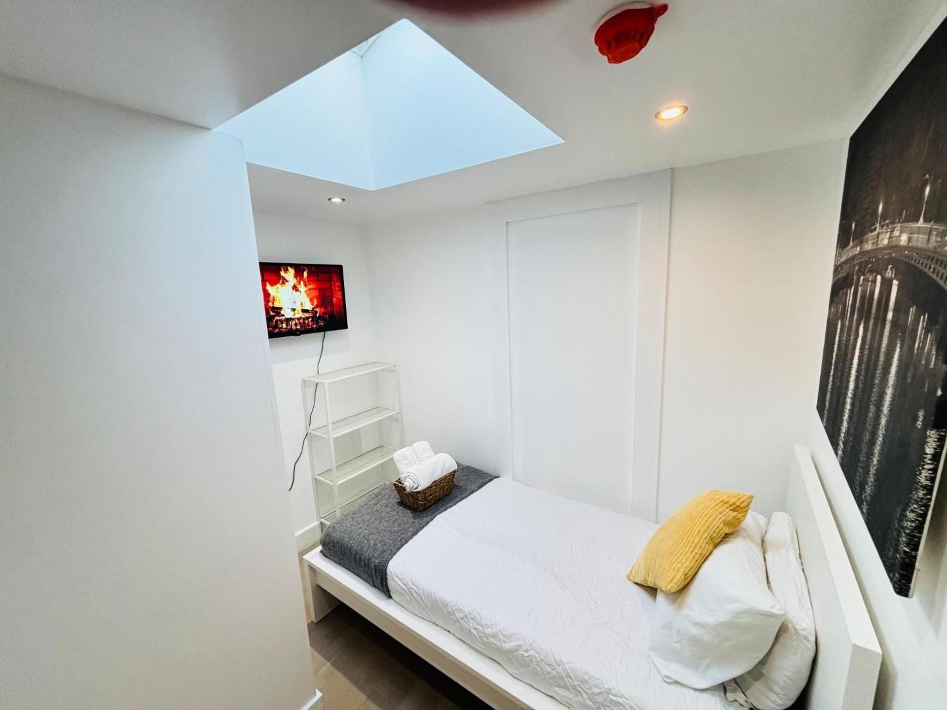 Single Room with Private External Bathroom