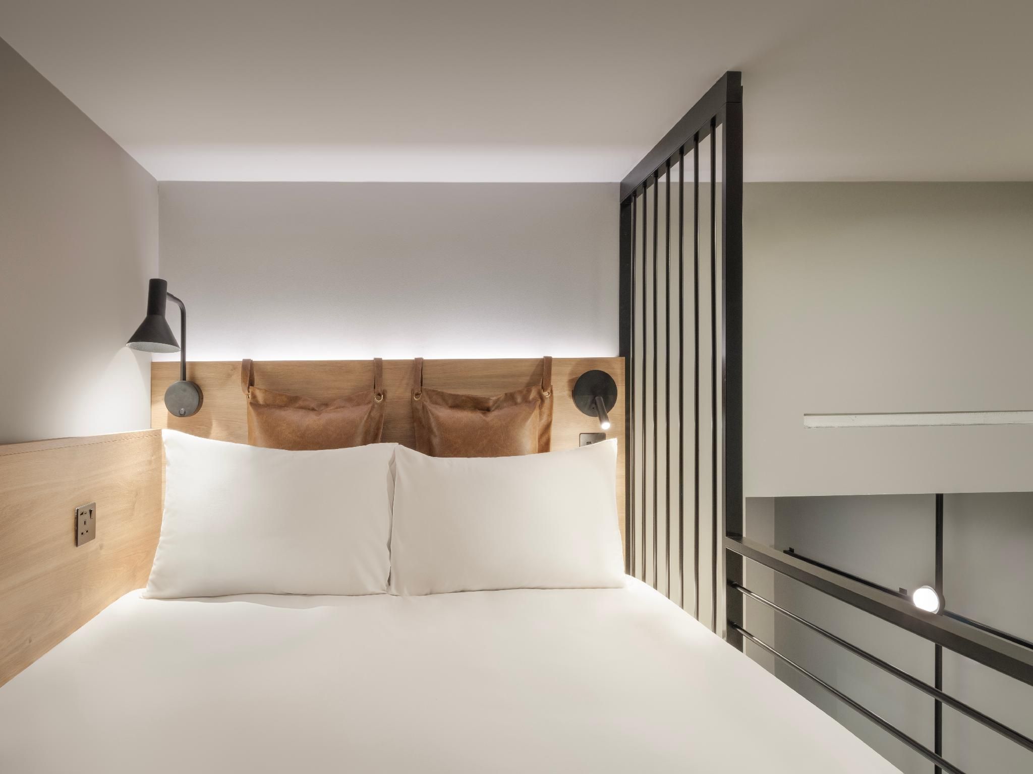 Moxy Loft, Guest room, In Loft: 1 Queen, Sofa bed
