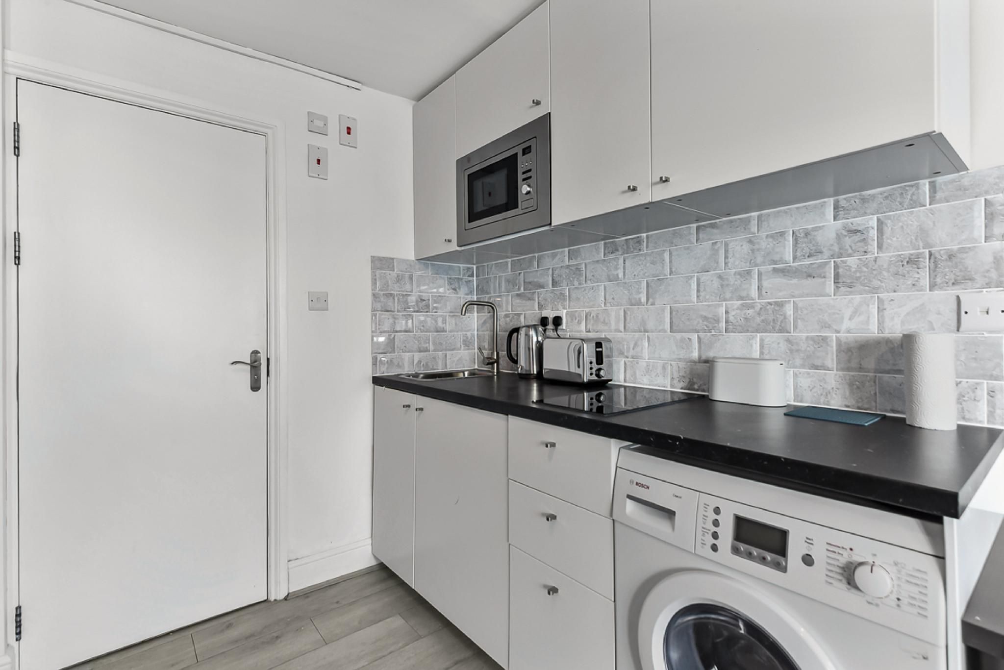 GREVILLE FLAT 5