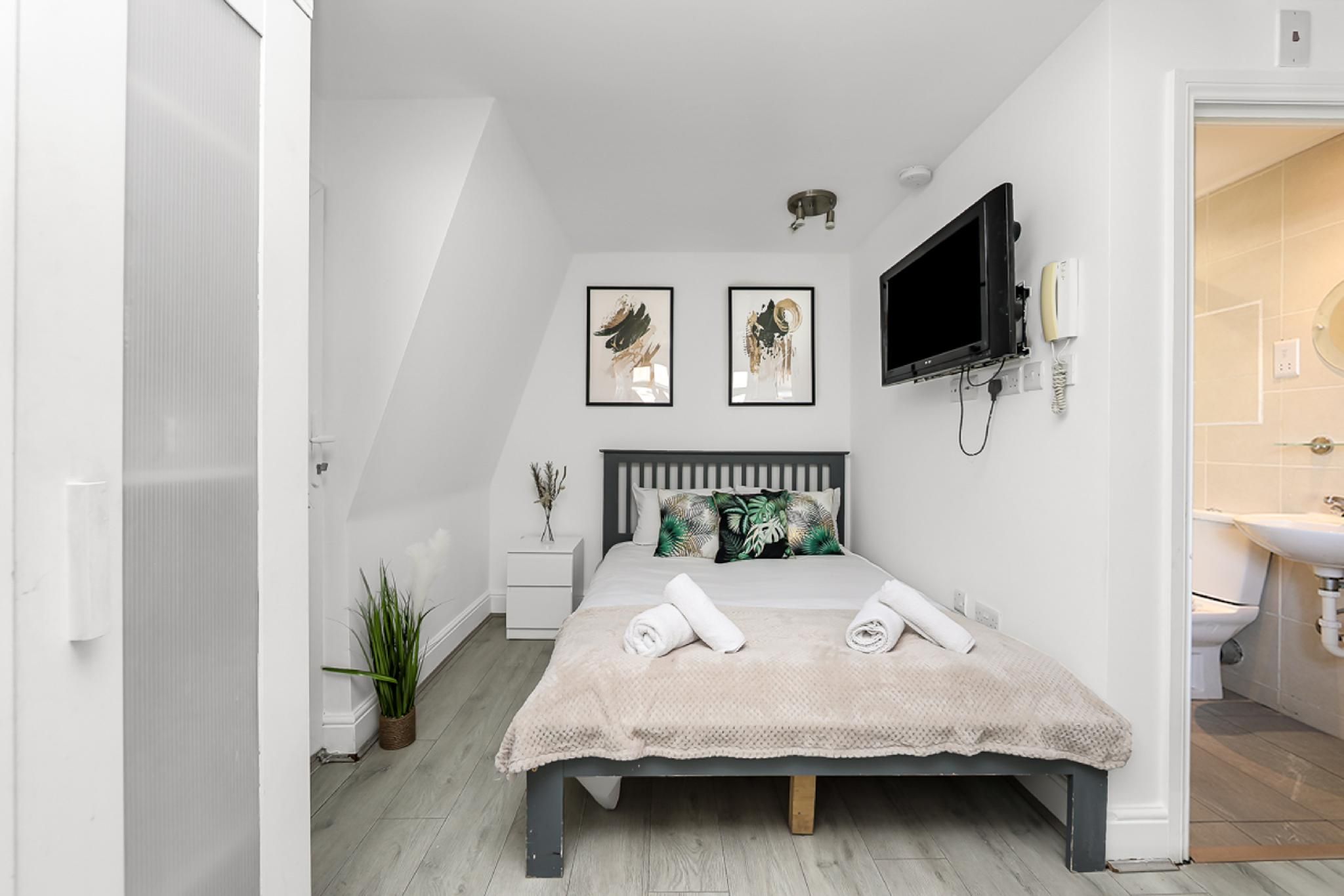 GREVILLE FLAT 8