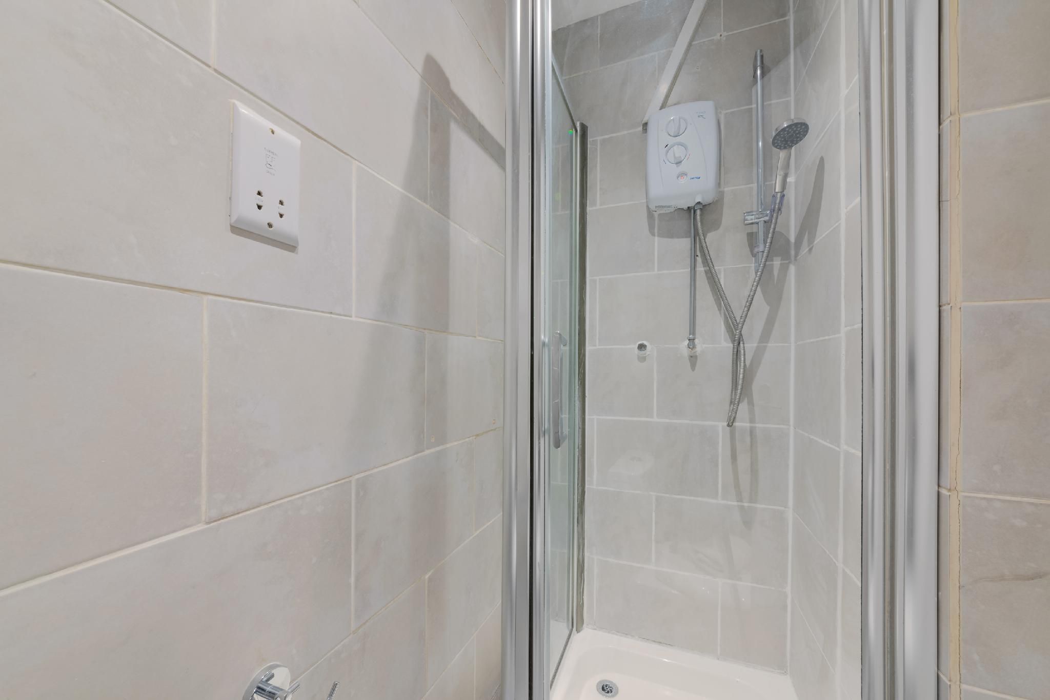 GREVILLE FLAT 2