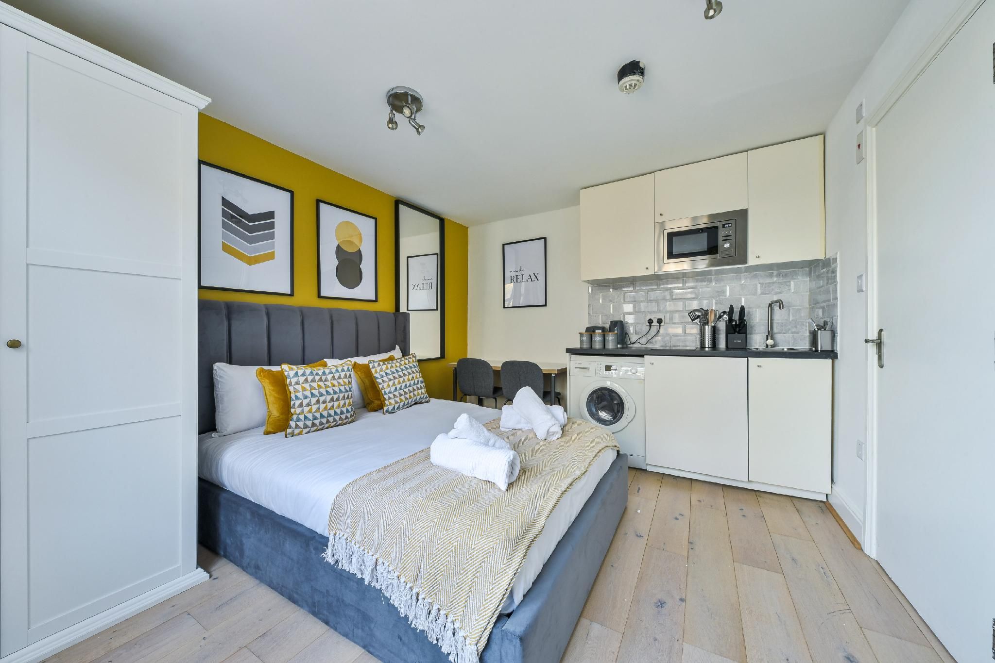 GREVILLE FLAT 6