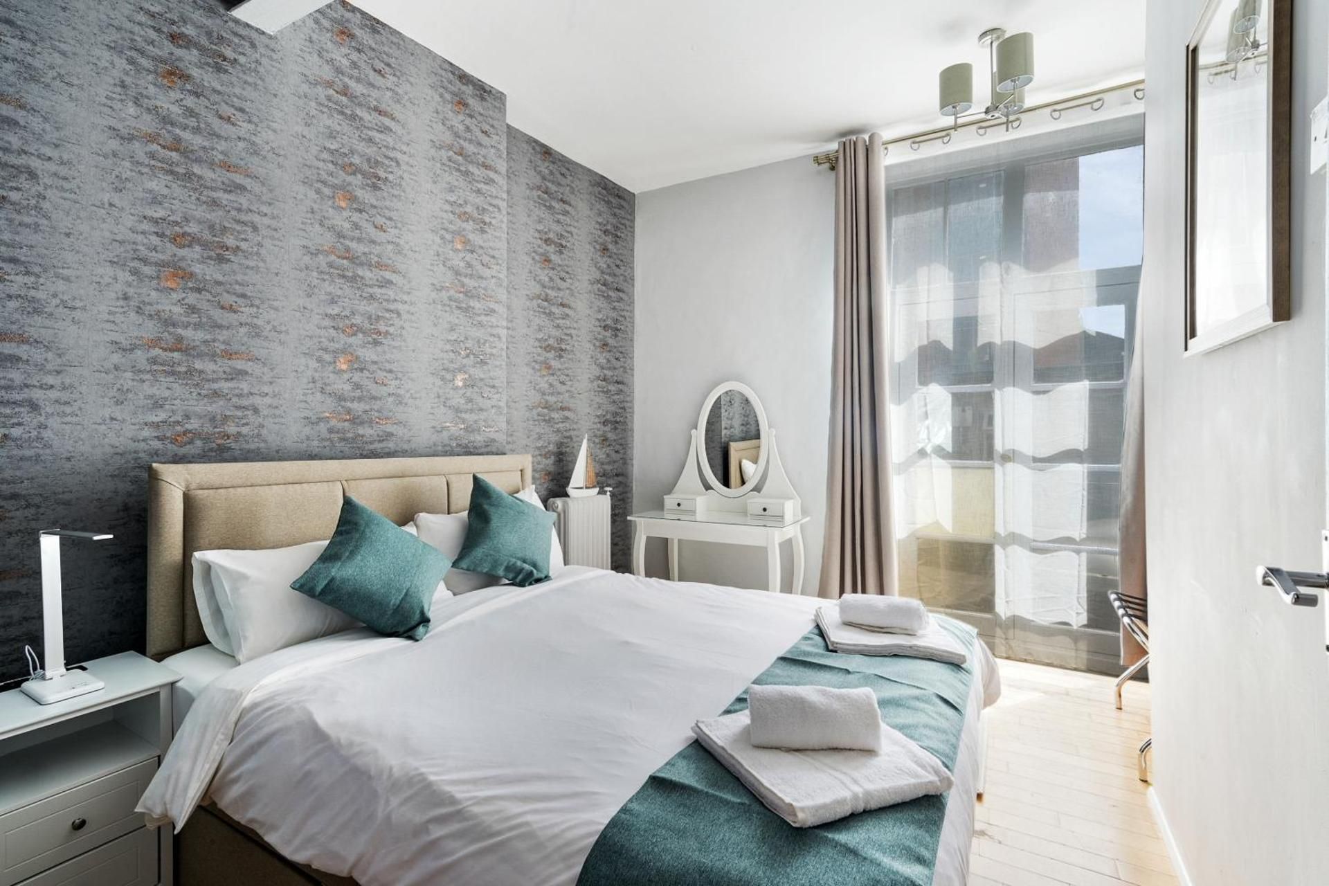 Deluxe Two-Bedroom Apartment with Garden View