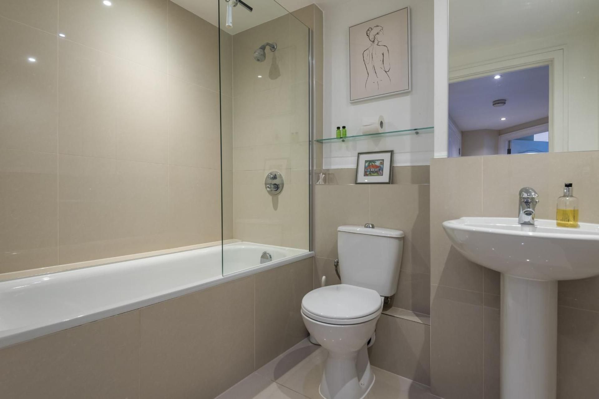 Two-Bedroom Deluxe Apartment with Balcony