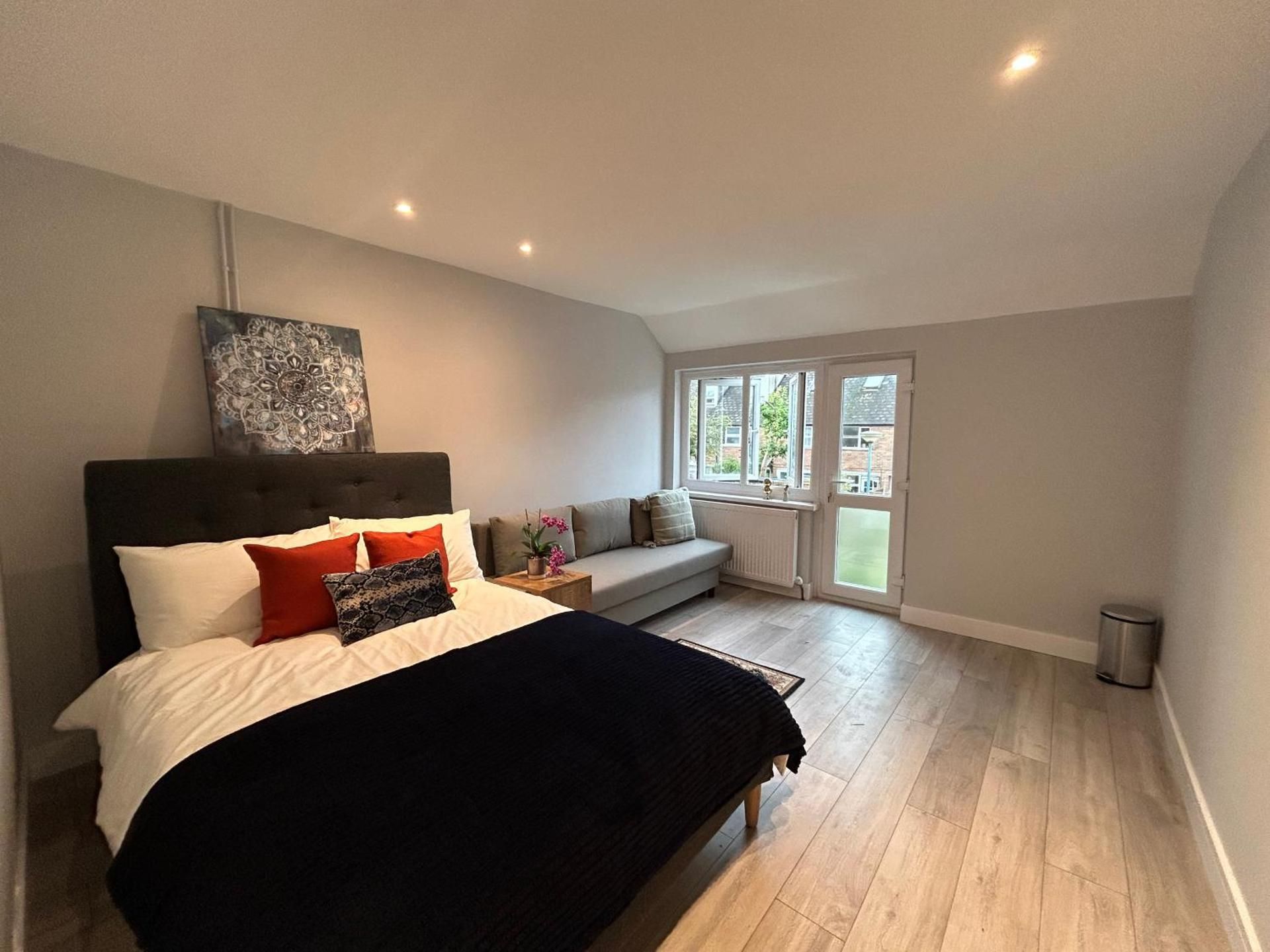 Quadruple Room with Private Bathroom