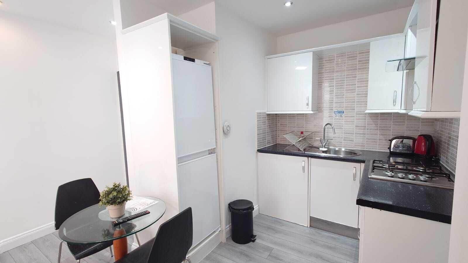 Apartment-Private Bathroom-6
