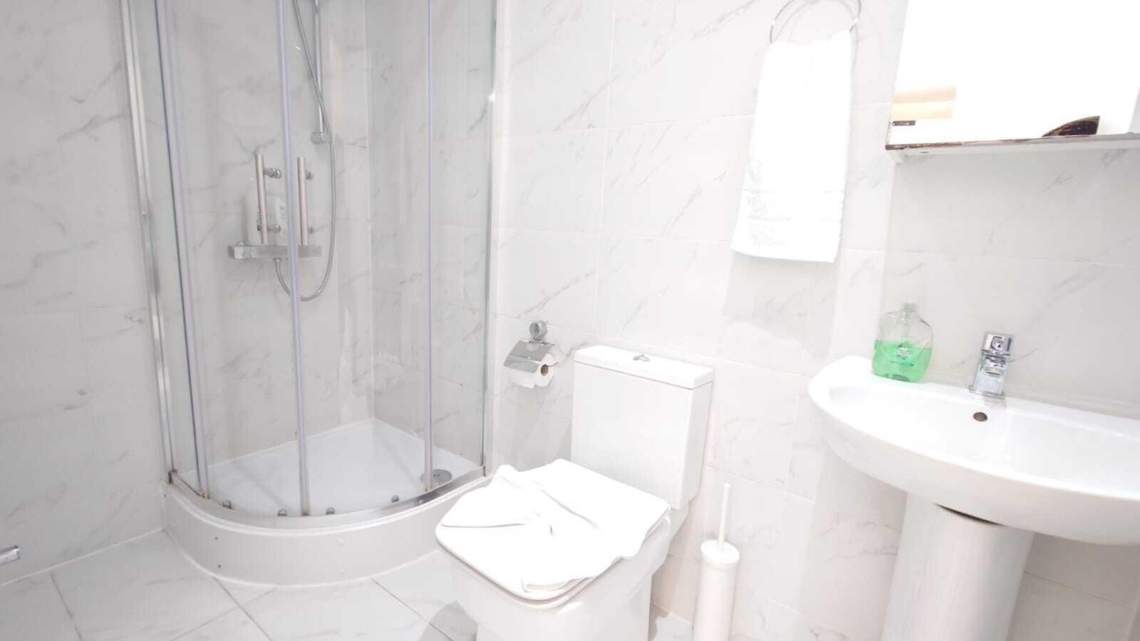 Apartment-Private Bathroom-6