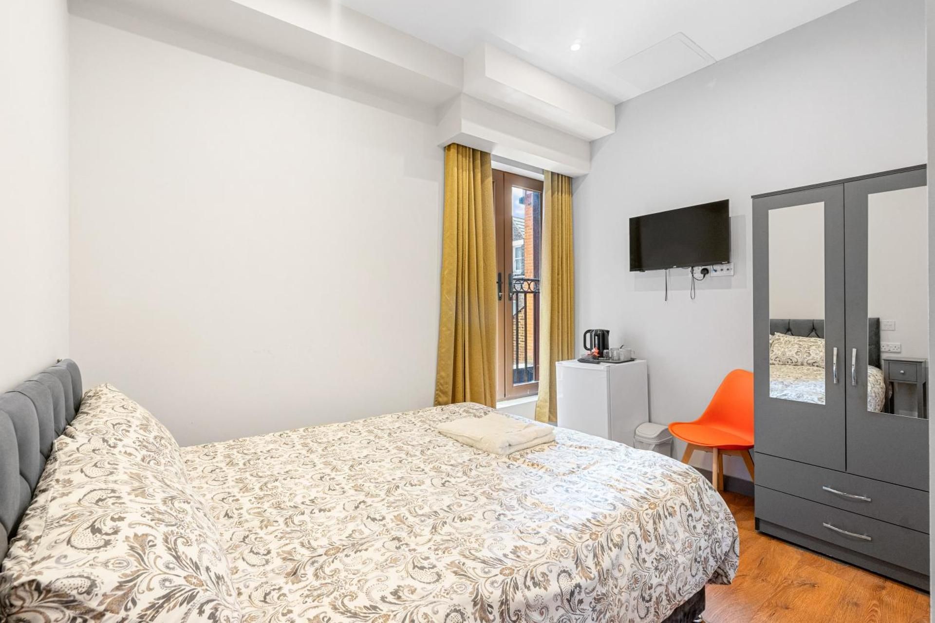 Double Room with Private Bathroom