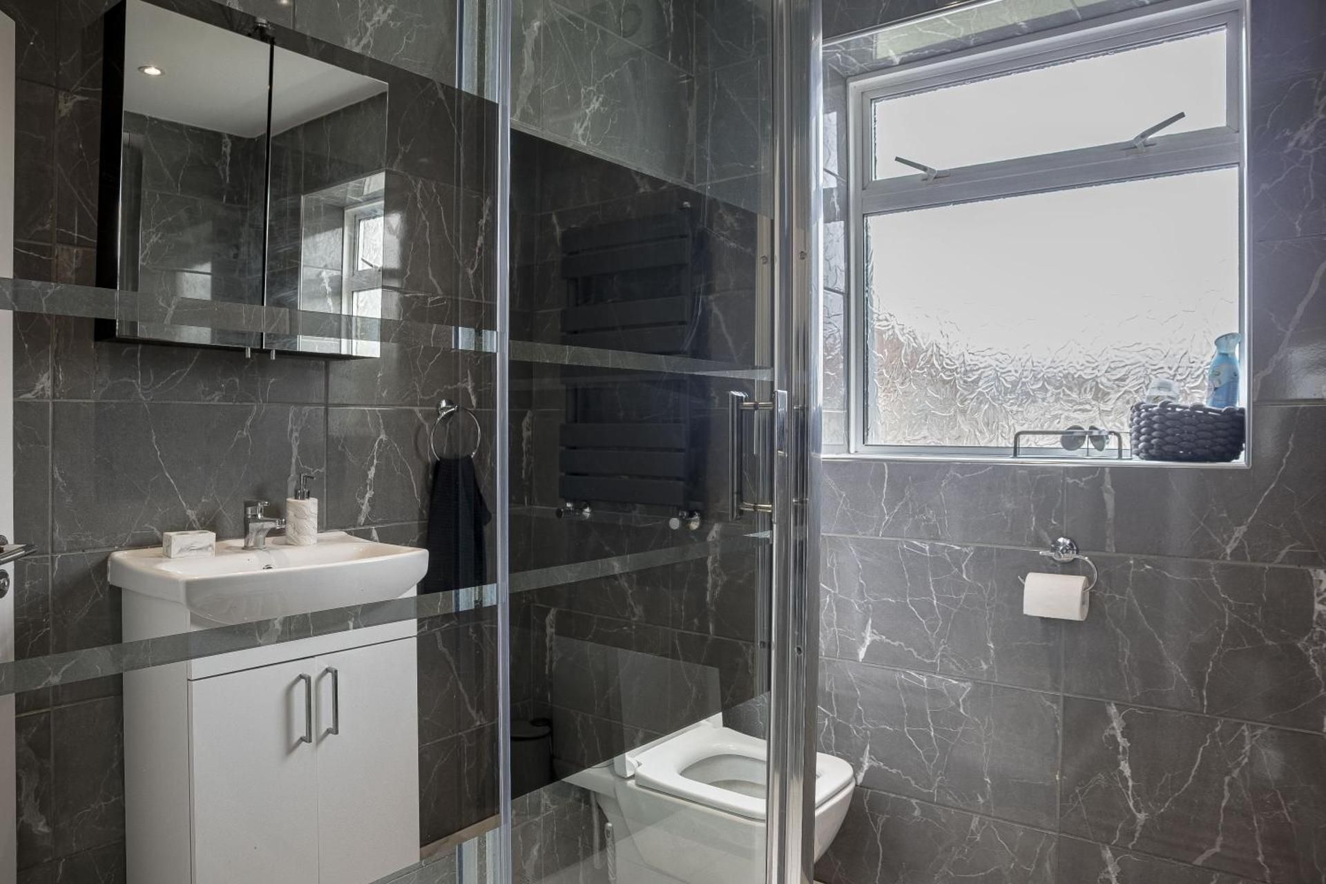 Standard Twin Room with Shared Bathroom