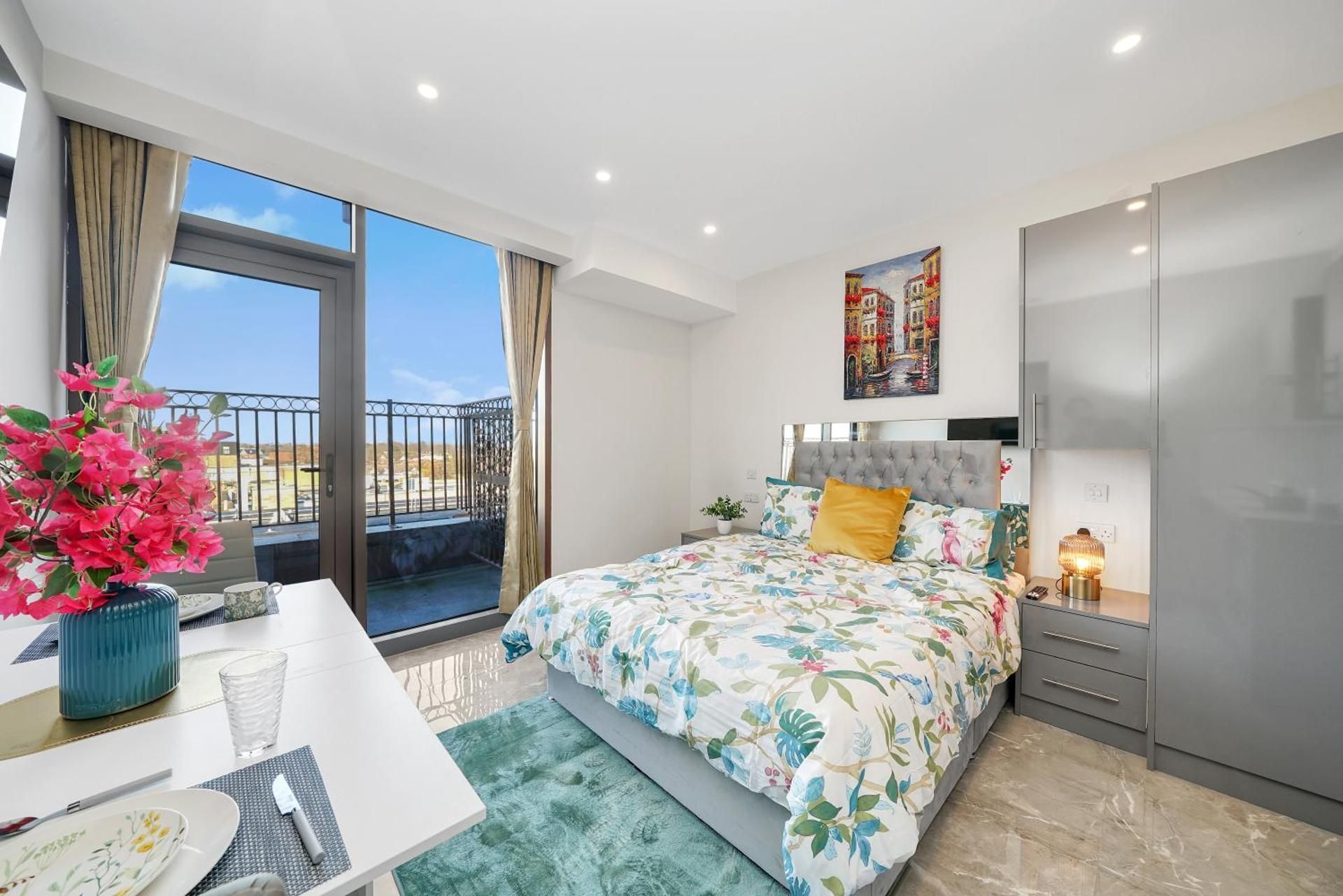 Apartment with Balcony
