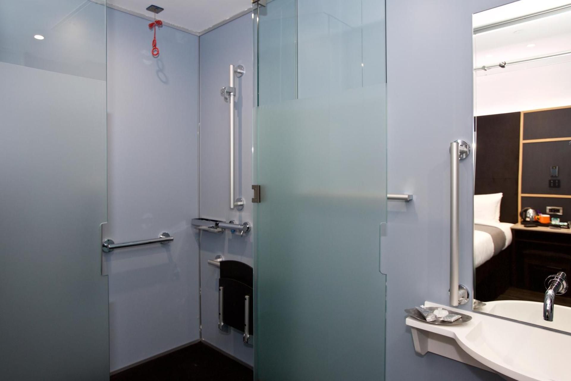 Club Queen Accessible