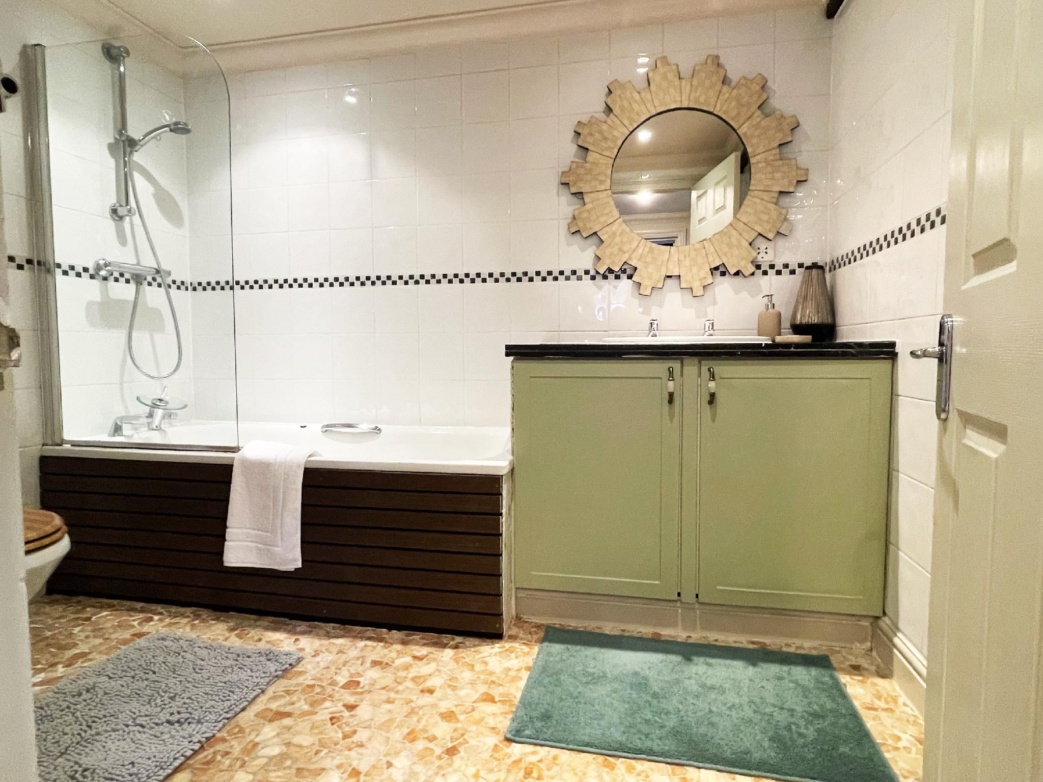 DELUXE APARTMENT
