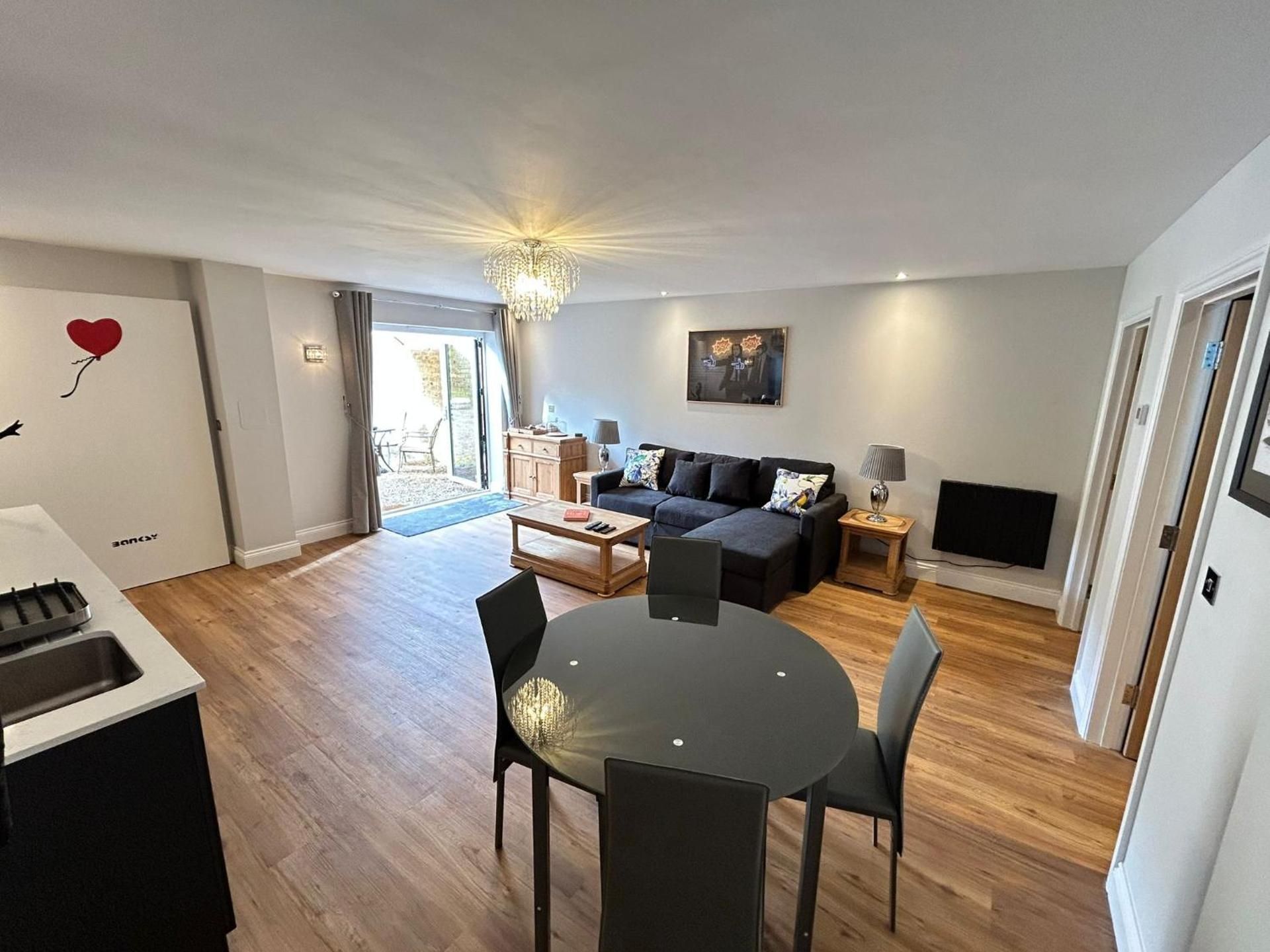 DELUXE APARTMENT