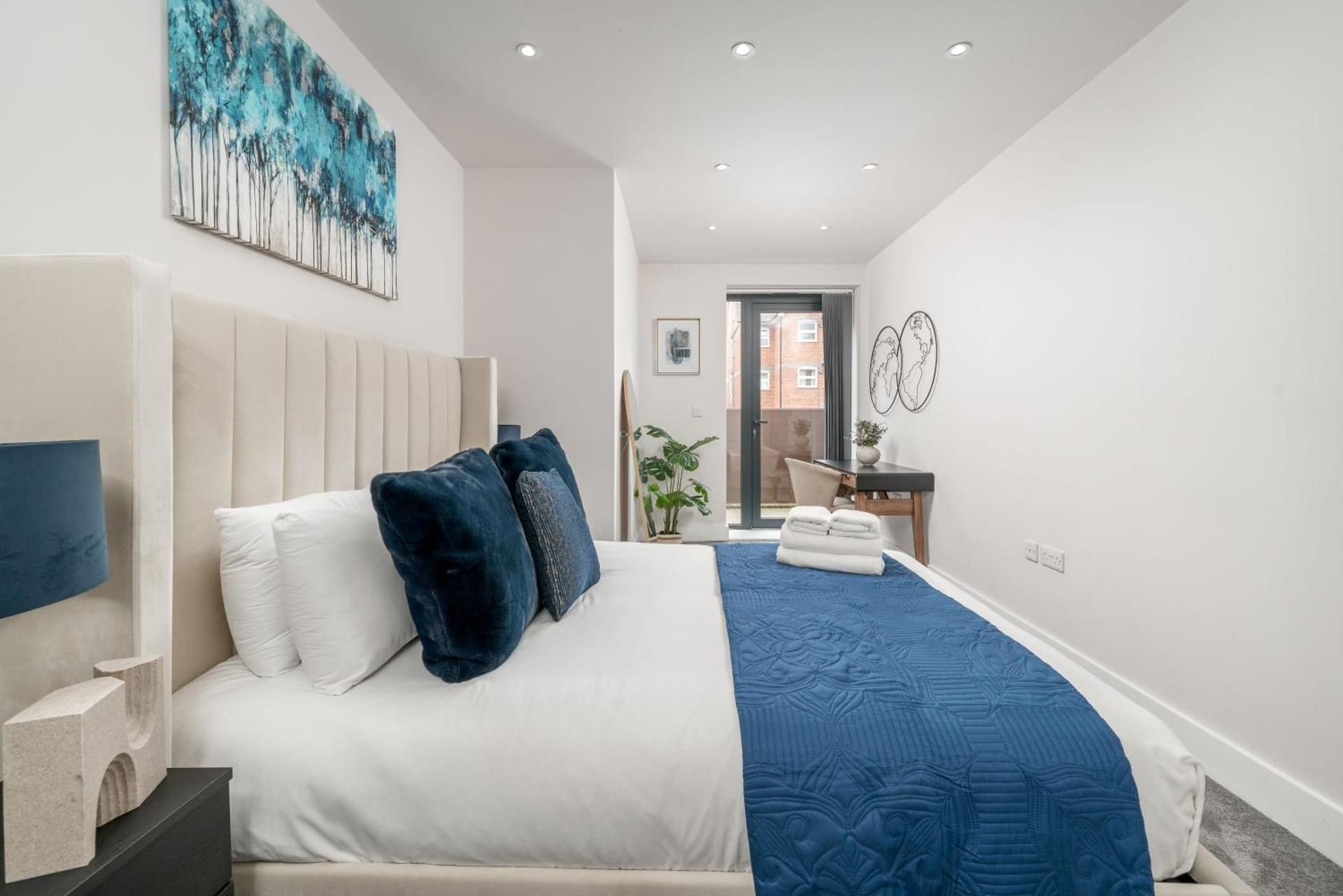 Superior One-Bedroom Apartment with Balcony