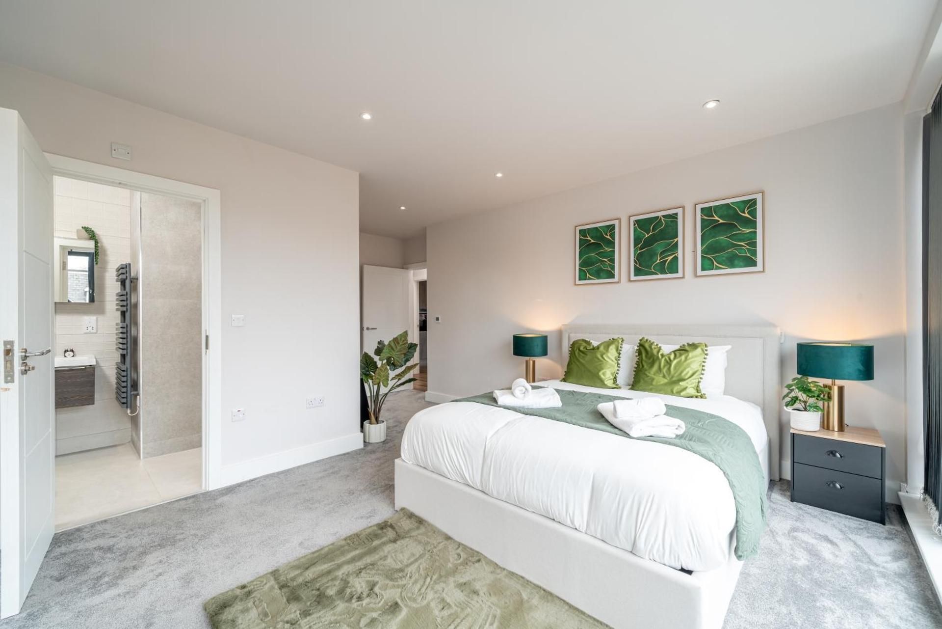 Three-Bedroom Apartment with Balcony