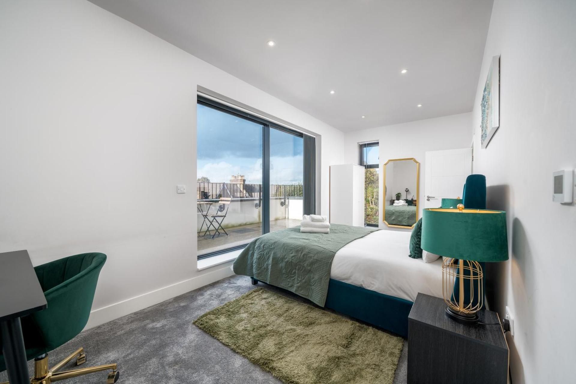 Two-Bedroom Deluxe Apartment with Balcony