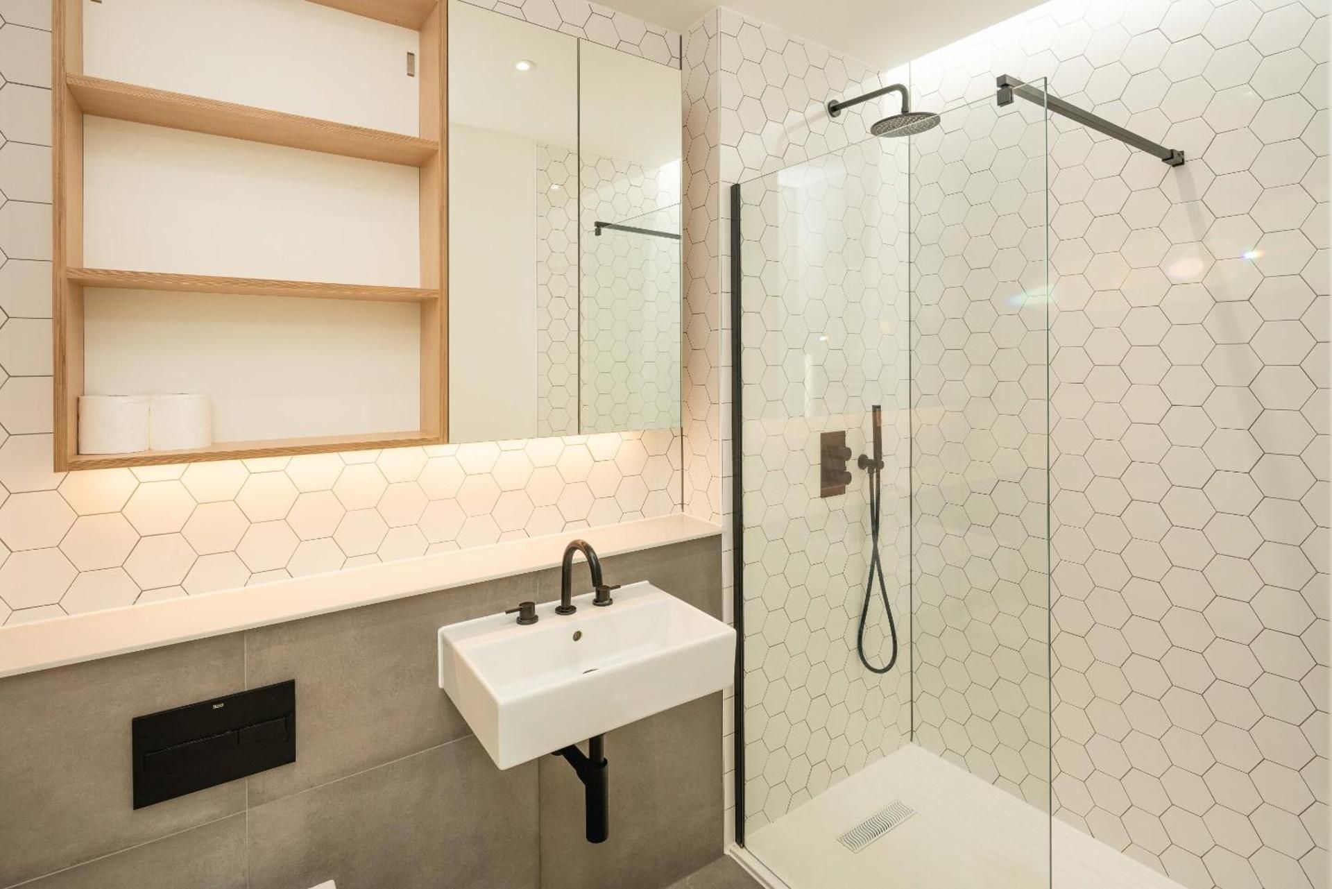 Deluxe Two-Bedroom Apartment with Garden View
