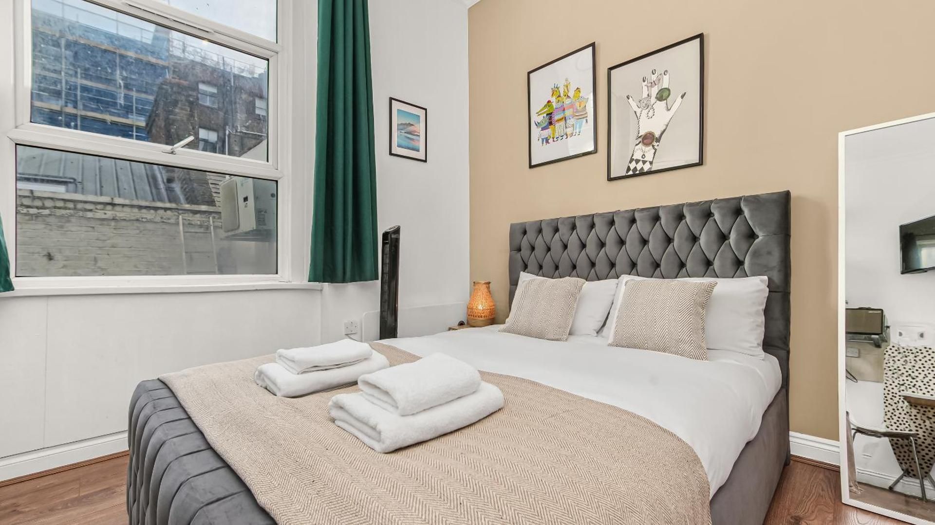 Deluxe One-Bedroom Apartment
