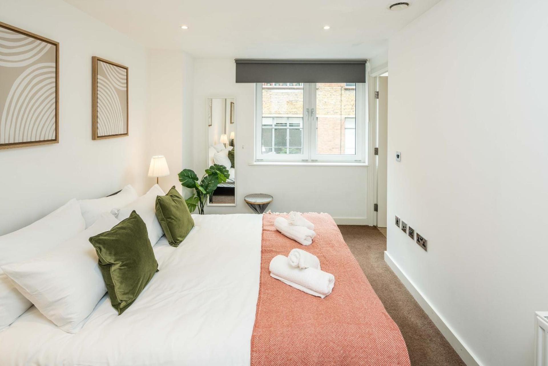 DELUXE APARTMENT
