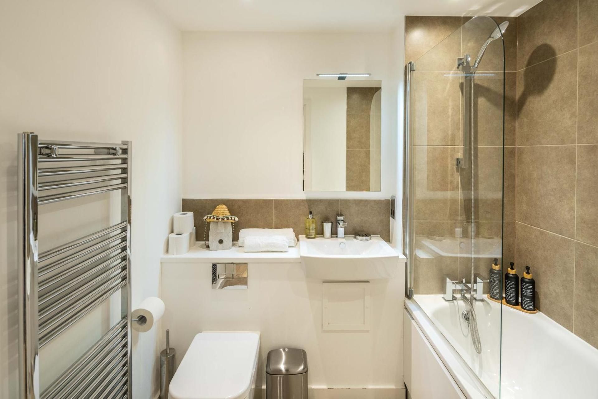 Deluxe Two-Bedroom Apartment with Garden View