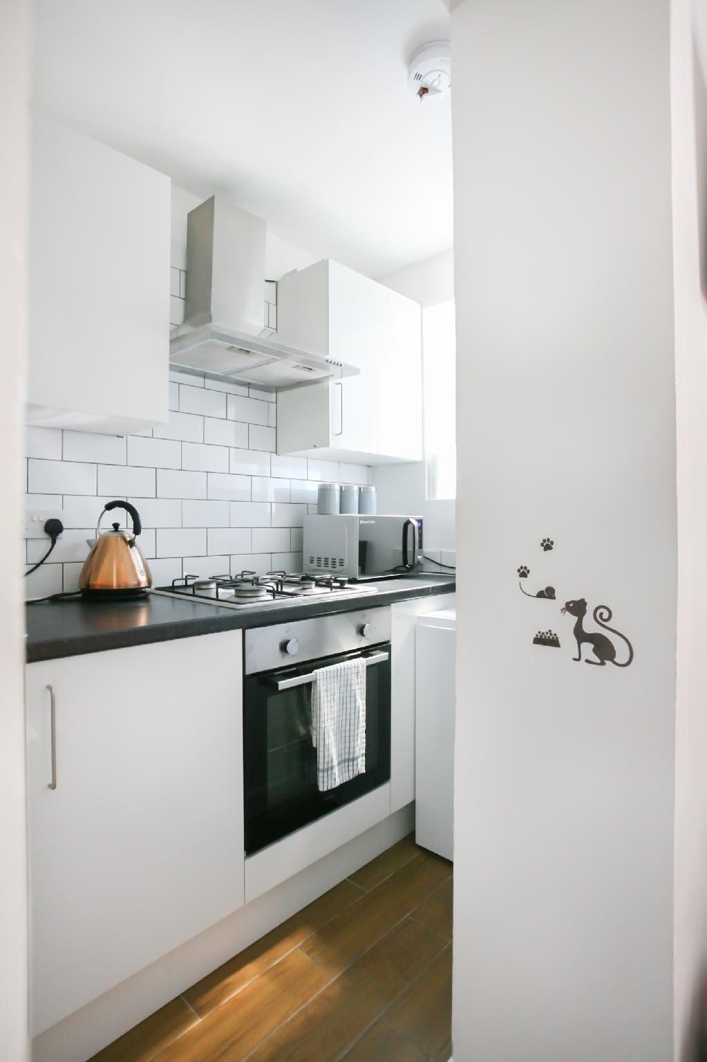 DALSTON FLAT 5