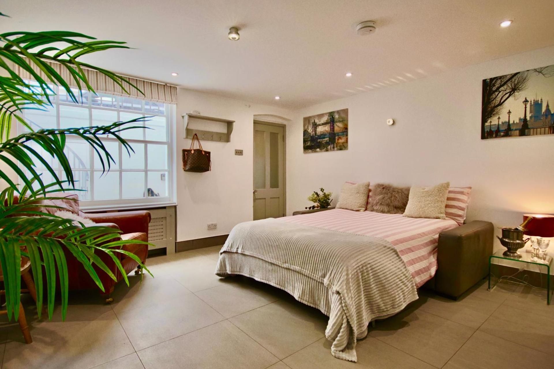 Apartment with Garden View