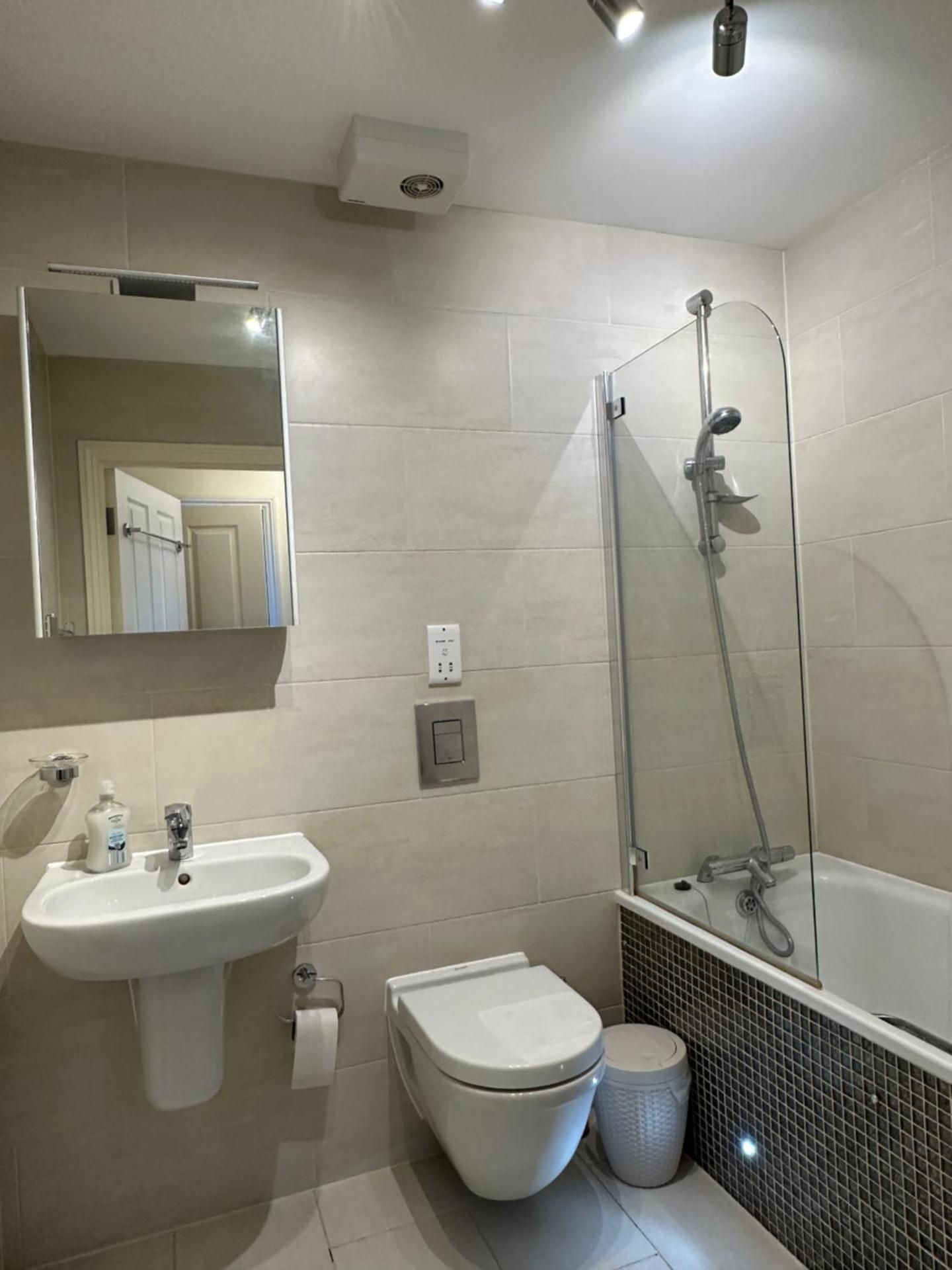 Classic One-Bedroom Apartment with King Bed