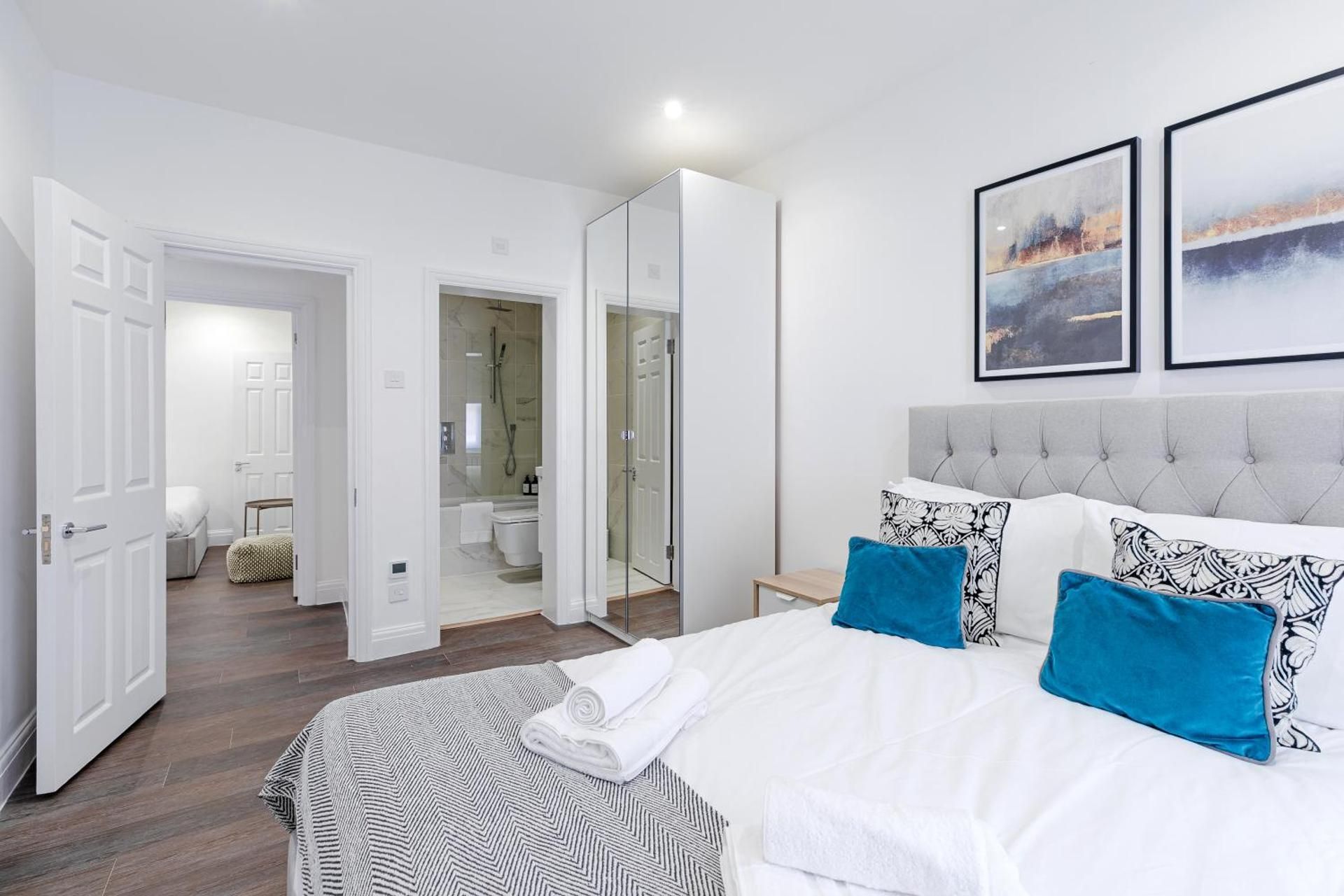DELUXE APARTMENT