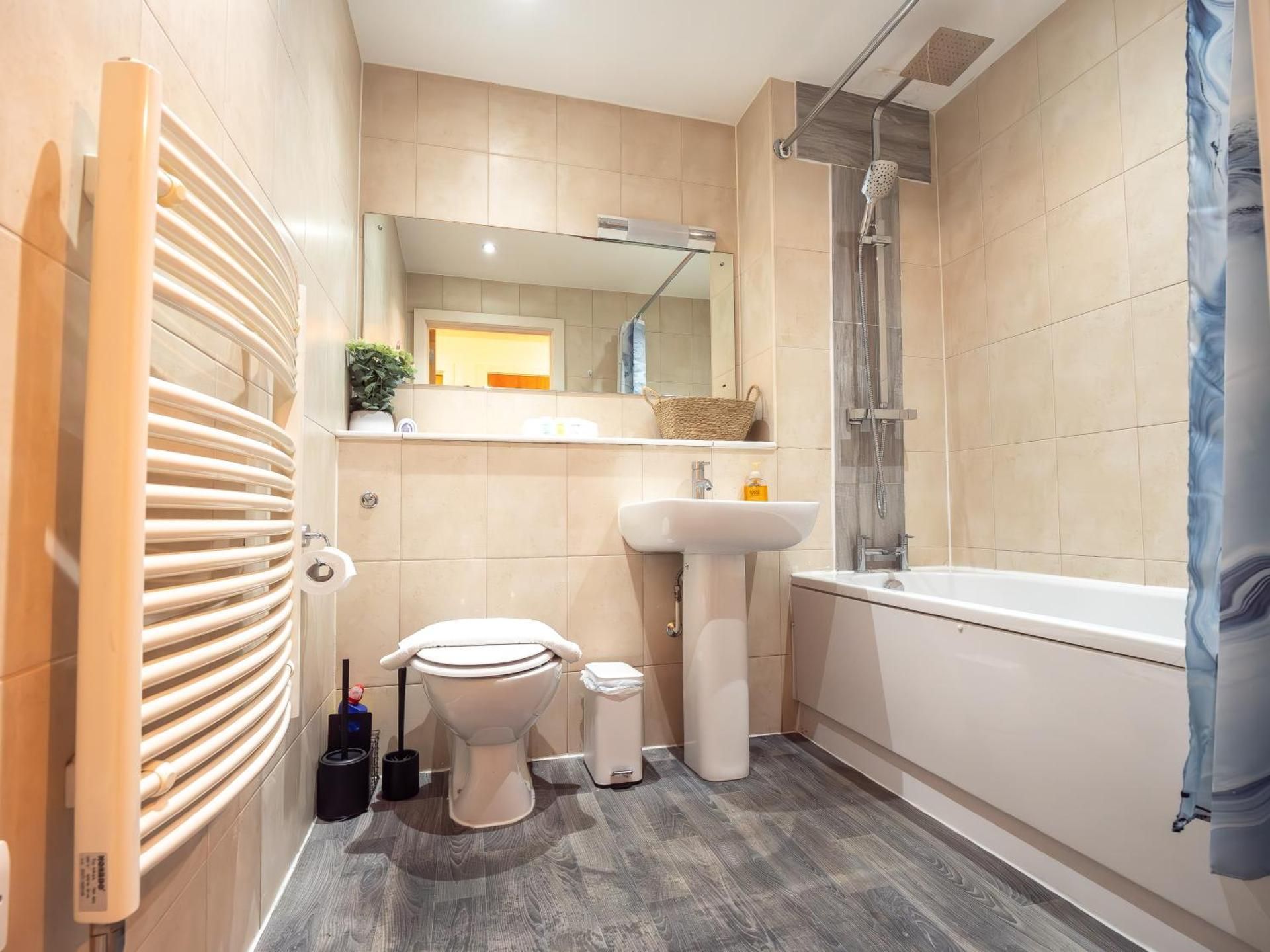 One-Bedroom Apartment