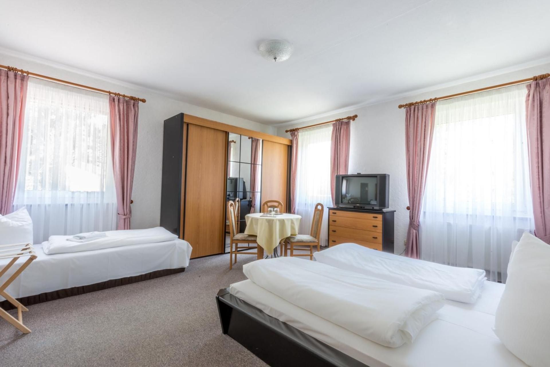 Hotel Heidenschanze Triple Room 2