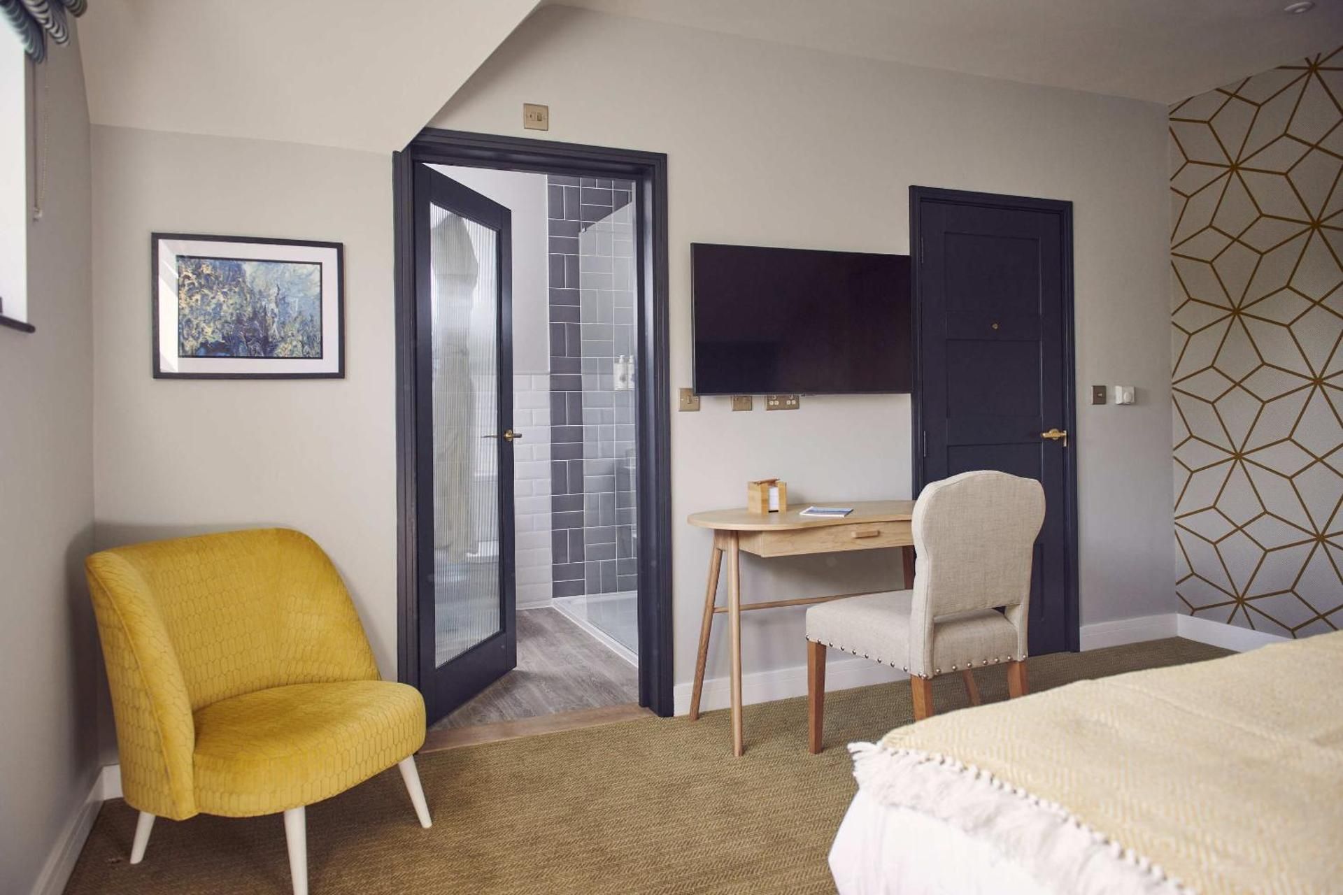 Deluxe Double Room with Side Sea View