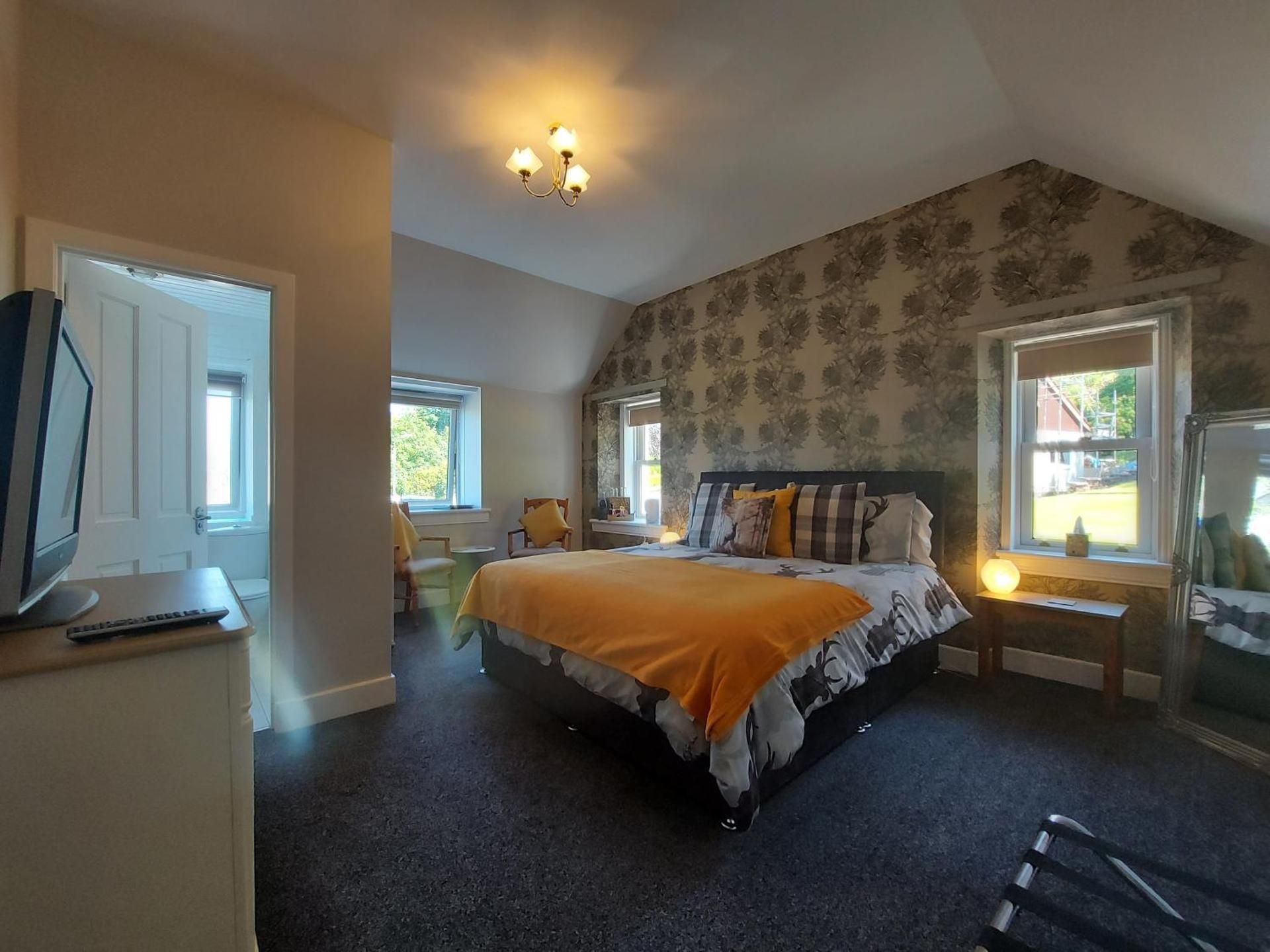 Lawriestone Guest House Triple Room with Partial Lake View