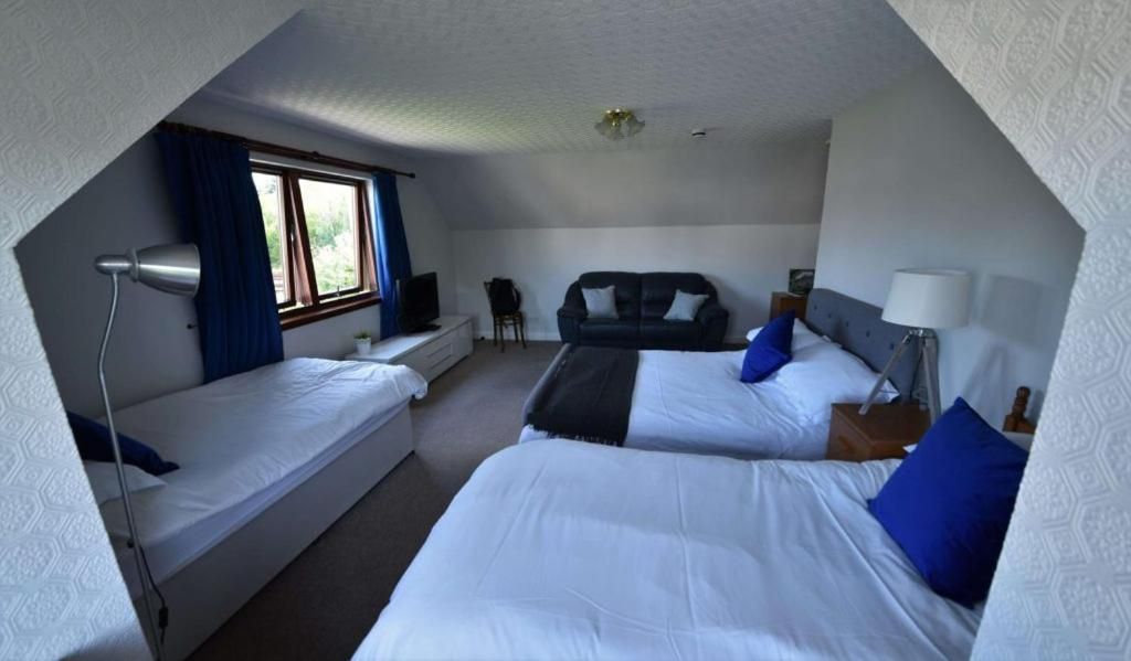 Braemar House Family Room with Shared Bathroom