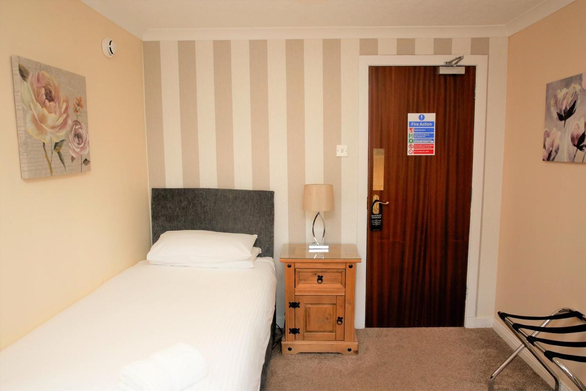 Single Room with Shared Bathroom