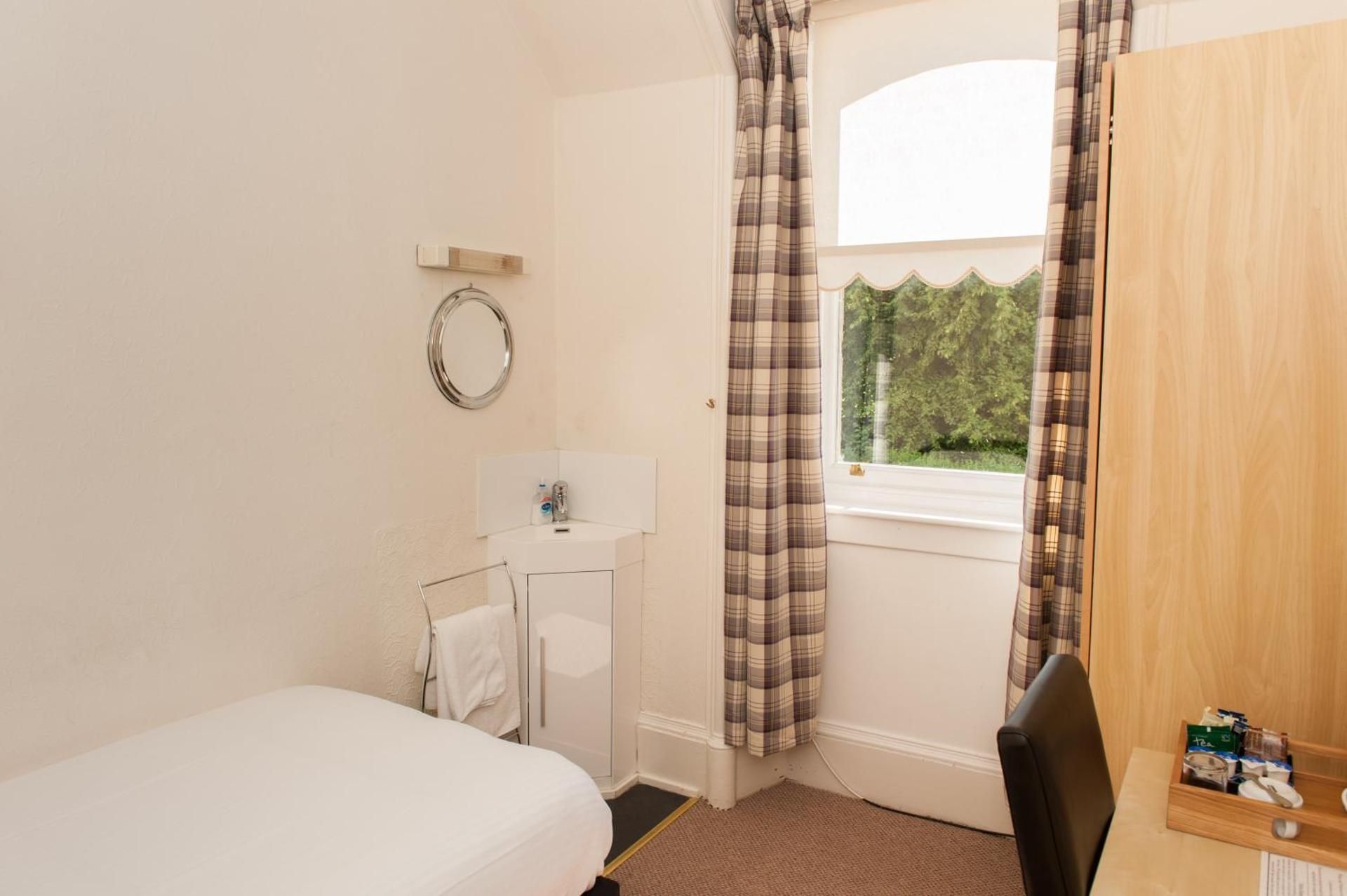 Single Room with Shared Bathroom
