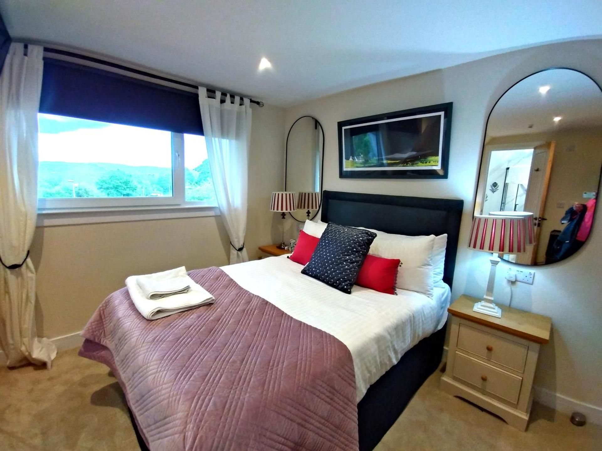 Deluxe Double Room with Side Sea View