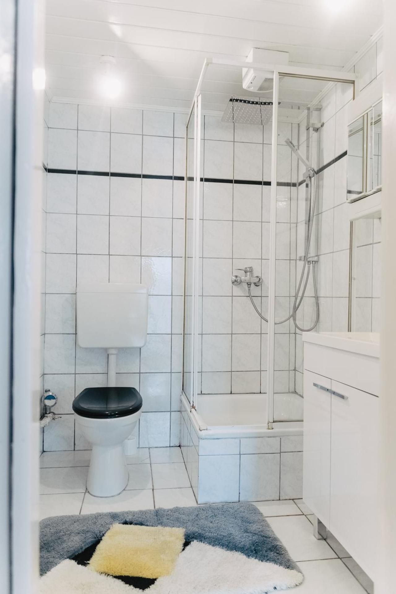 One-Bedroom Apartment with Terrace EG 06