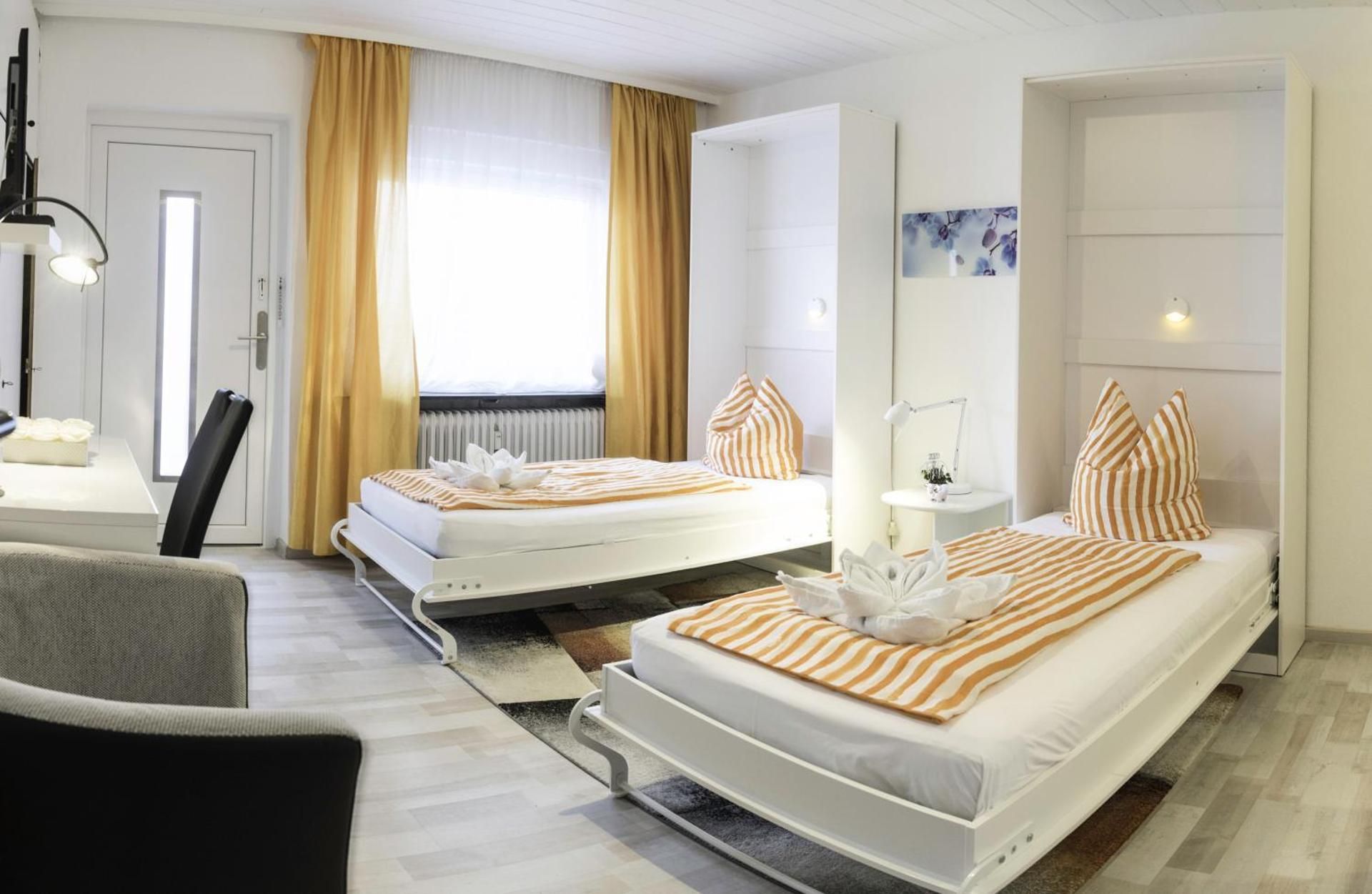 Apartment with Terrace and Two Single Beds EG 03