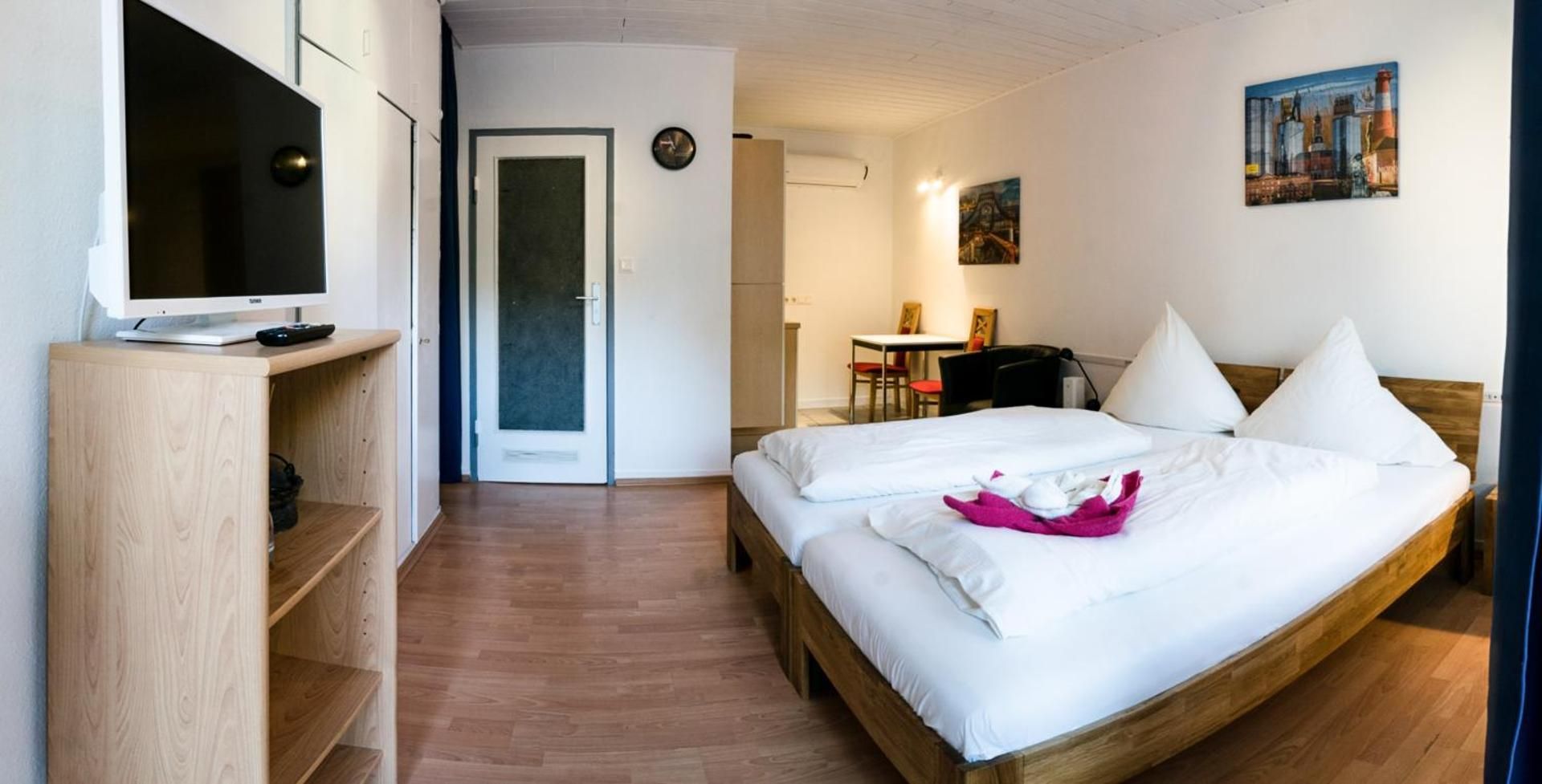 One-Bedroom Apartment with Terrace EG 08