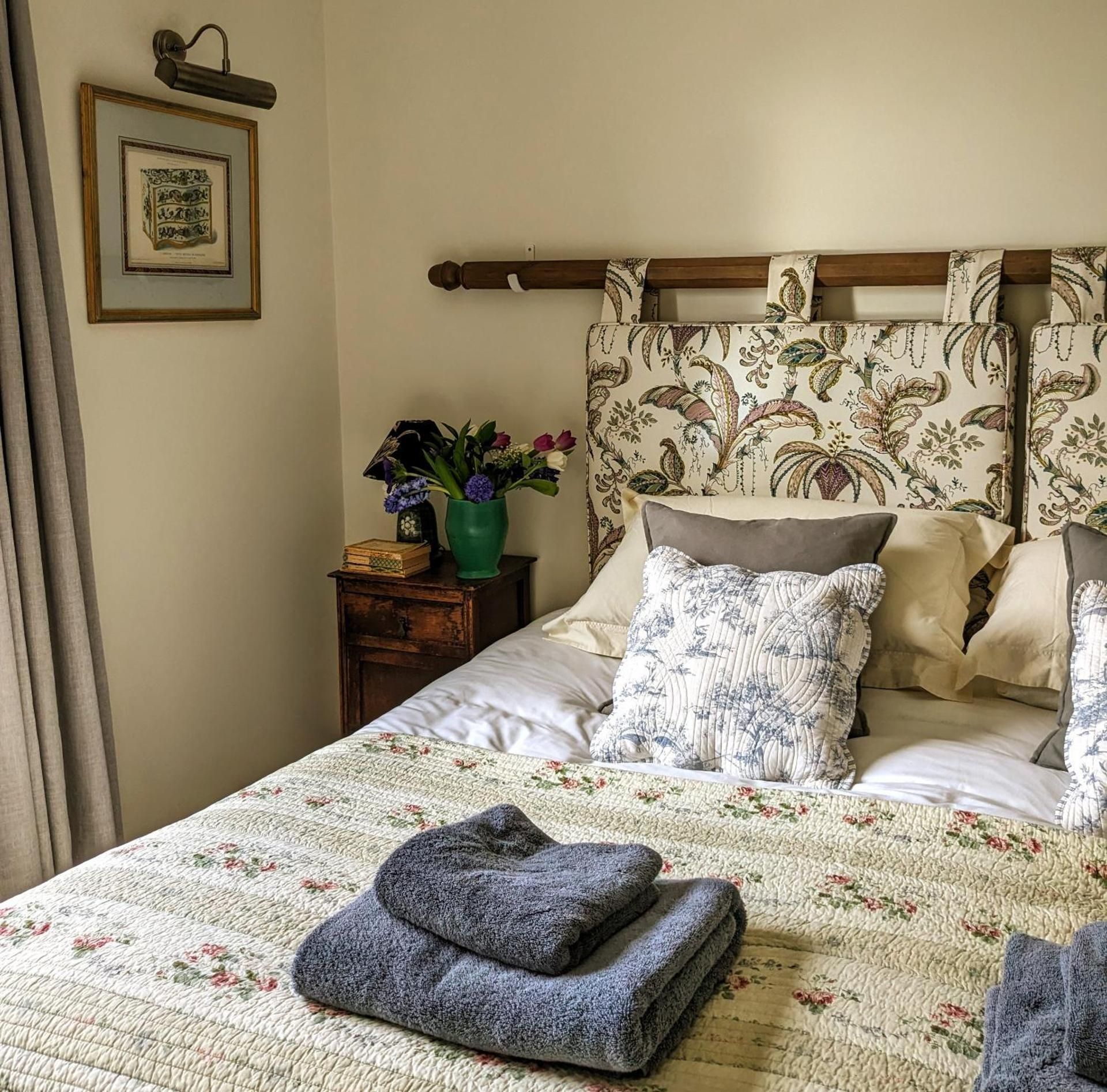 Deluxe One-Bedroom Apartment with Garden View