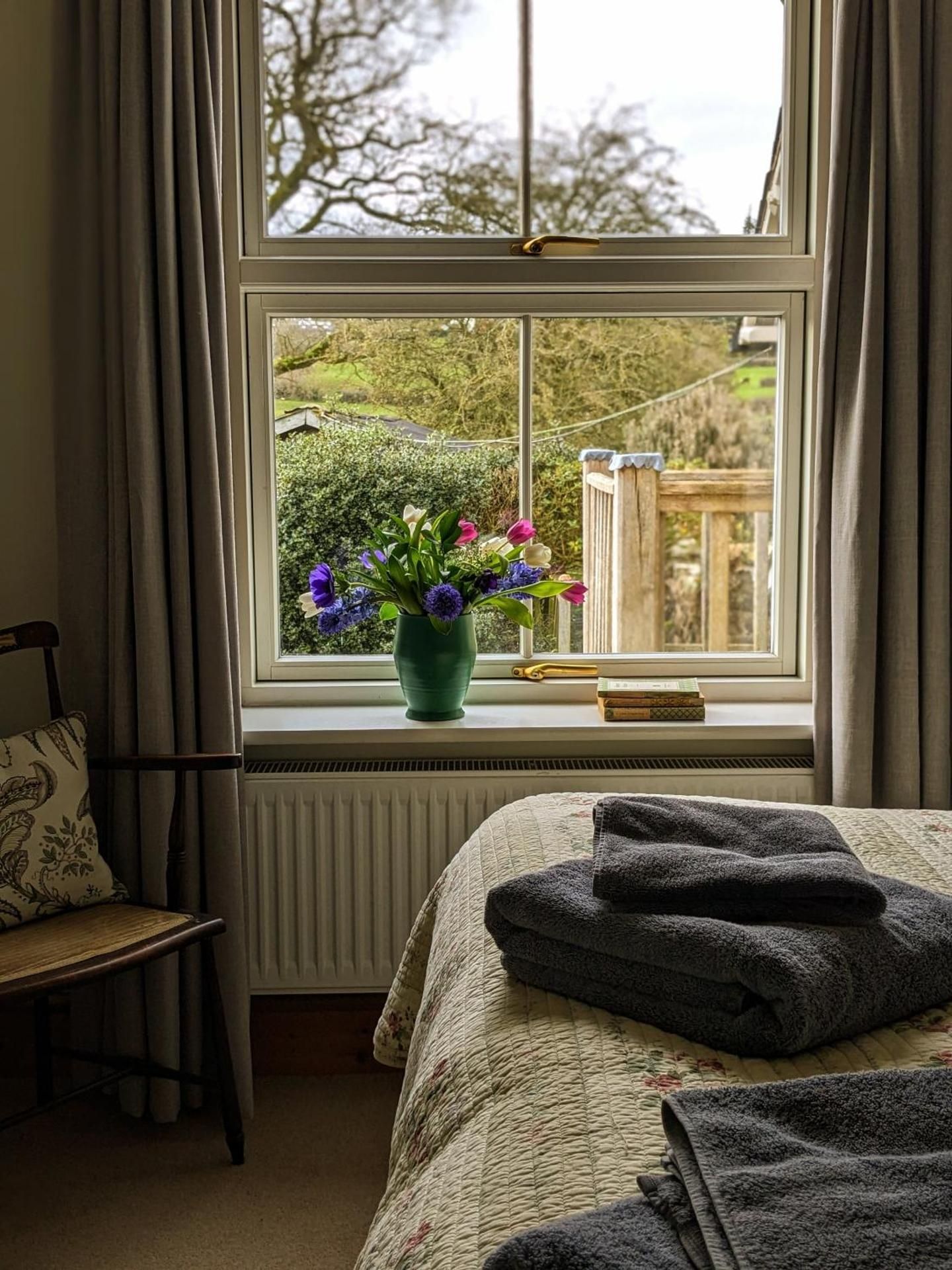 Deluxe One-Bedroom Apartment with Garden View