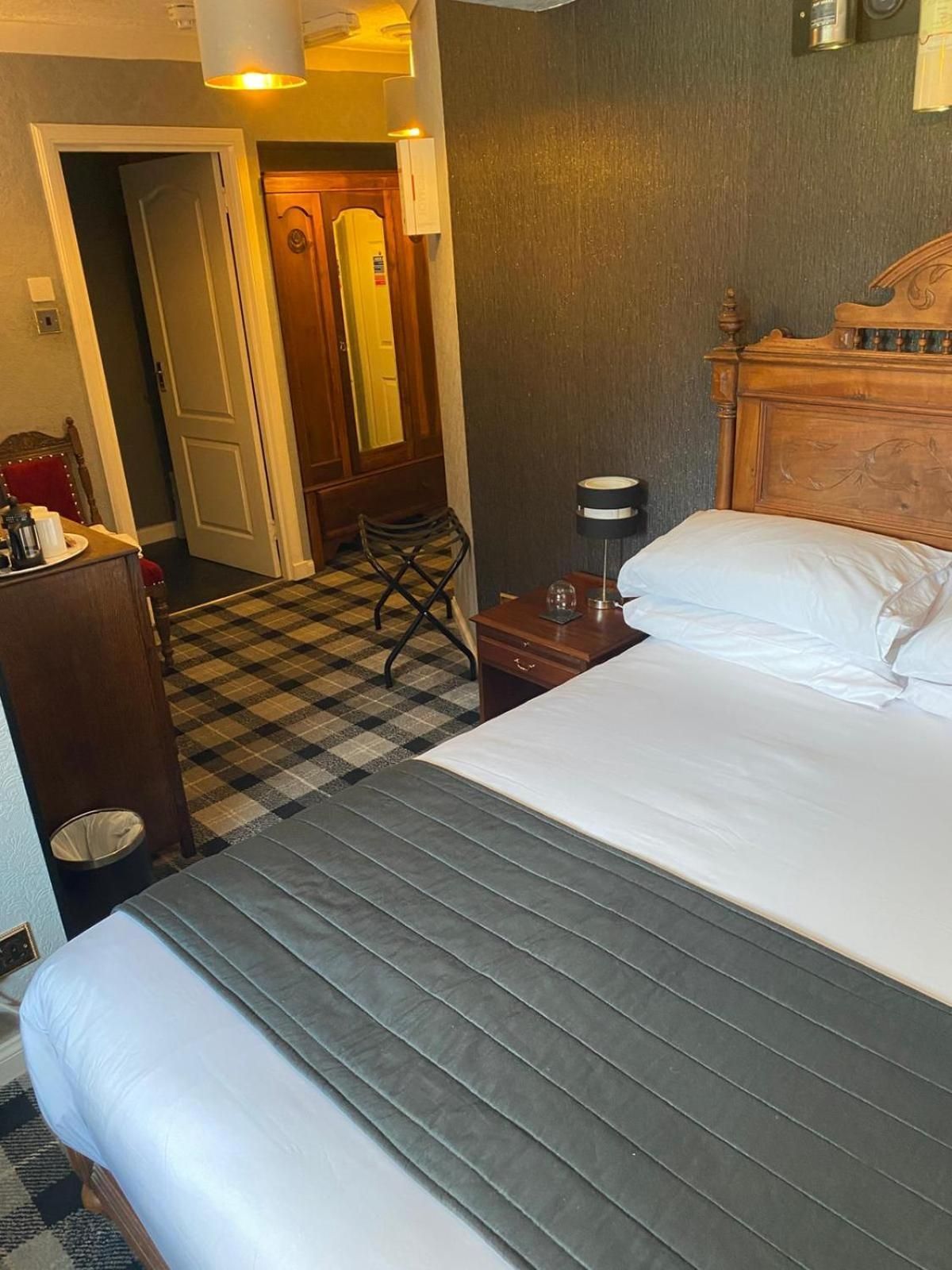 Deluxe Double Room with Shower