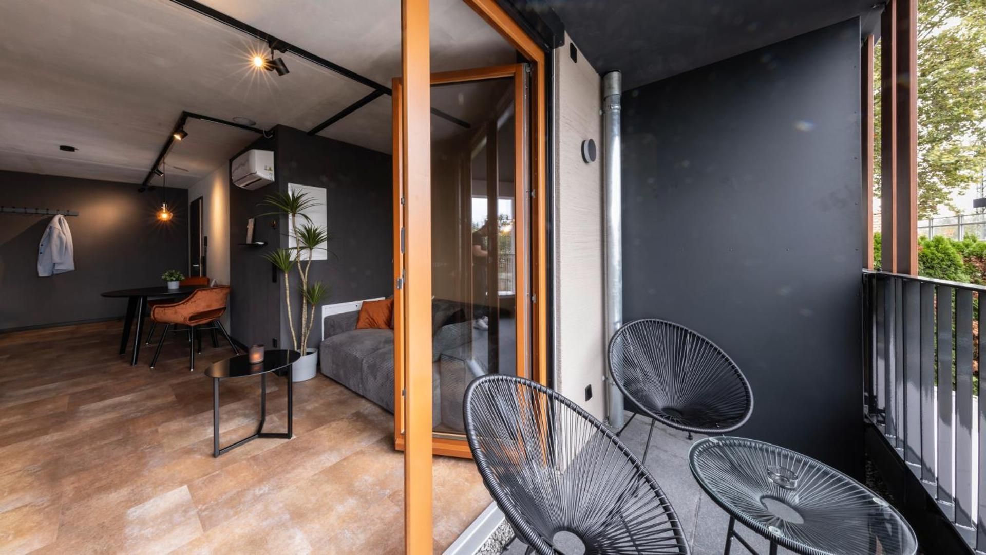 DELUXE APARTMENT