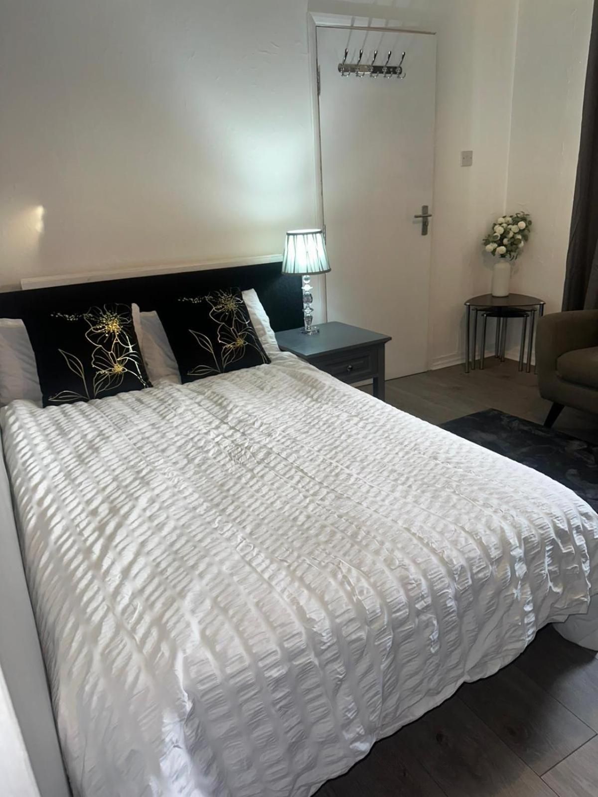 2 Luxury Interconnecting Twin Rooms-Shared Space