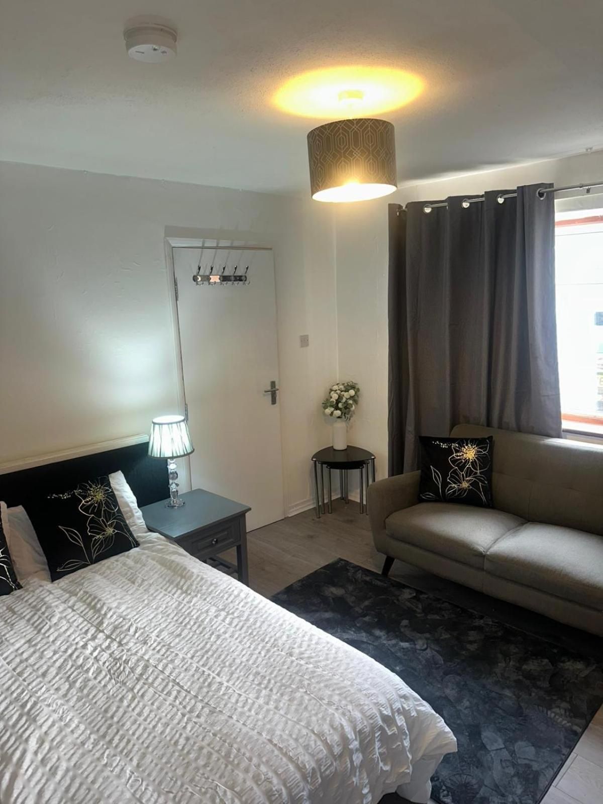 2 Luxury Interconnecting Twin Rooms-Shared Space